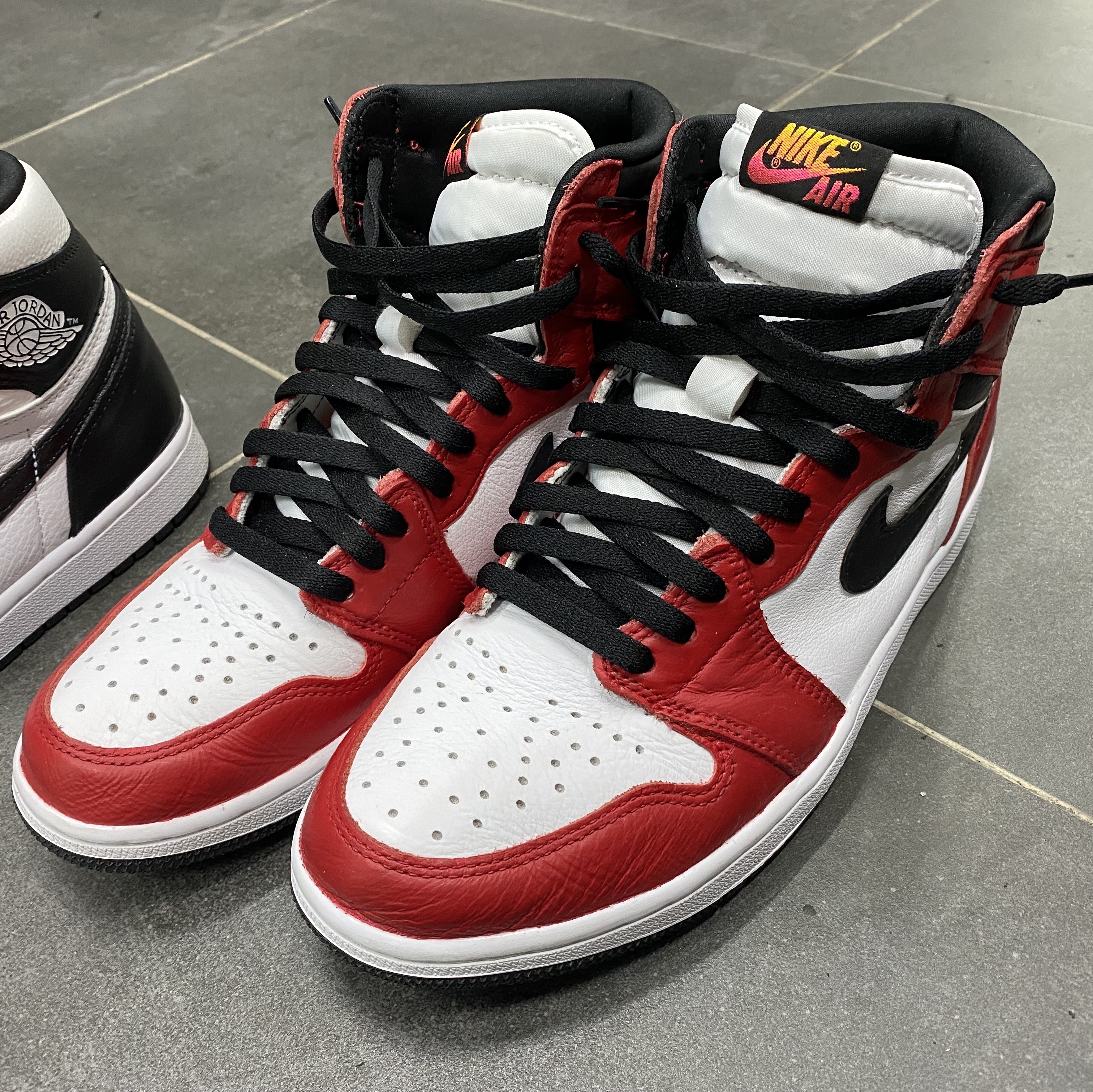 Jordan 1 Retro High OG Light Fusion Red 착용 스타일 - 4
