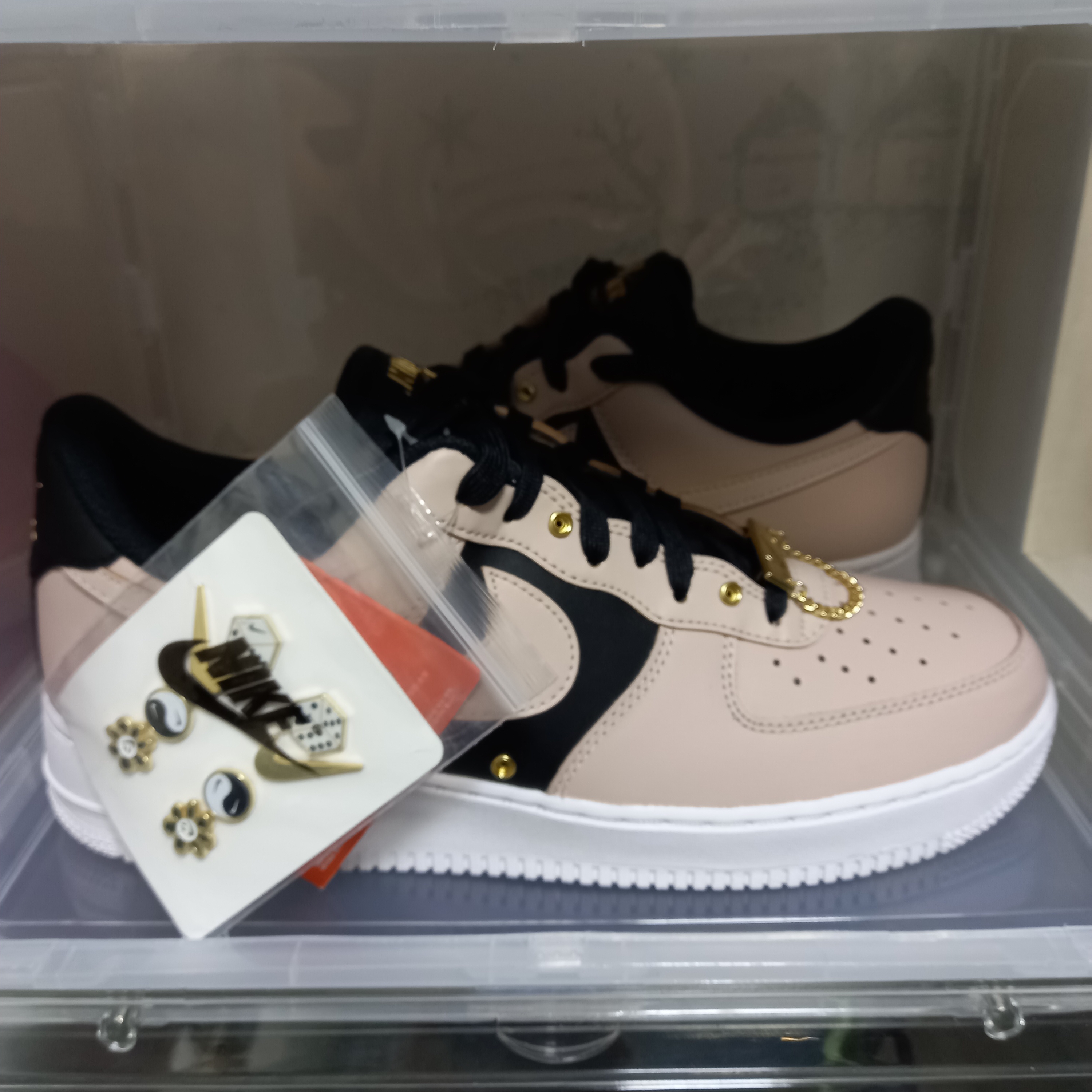 Nike Air Force 1 '07 PRM Touch Of Gold 착용 스타일 - 2