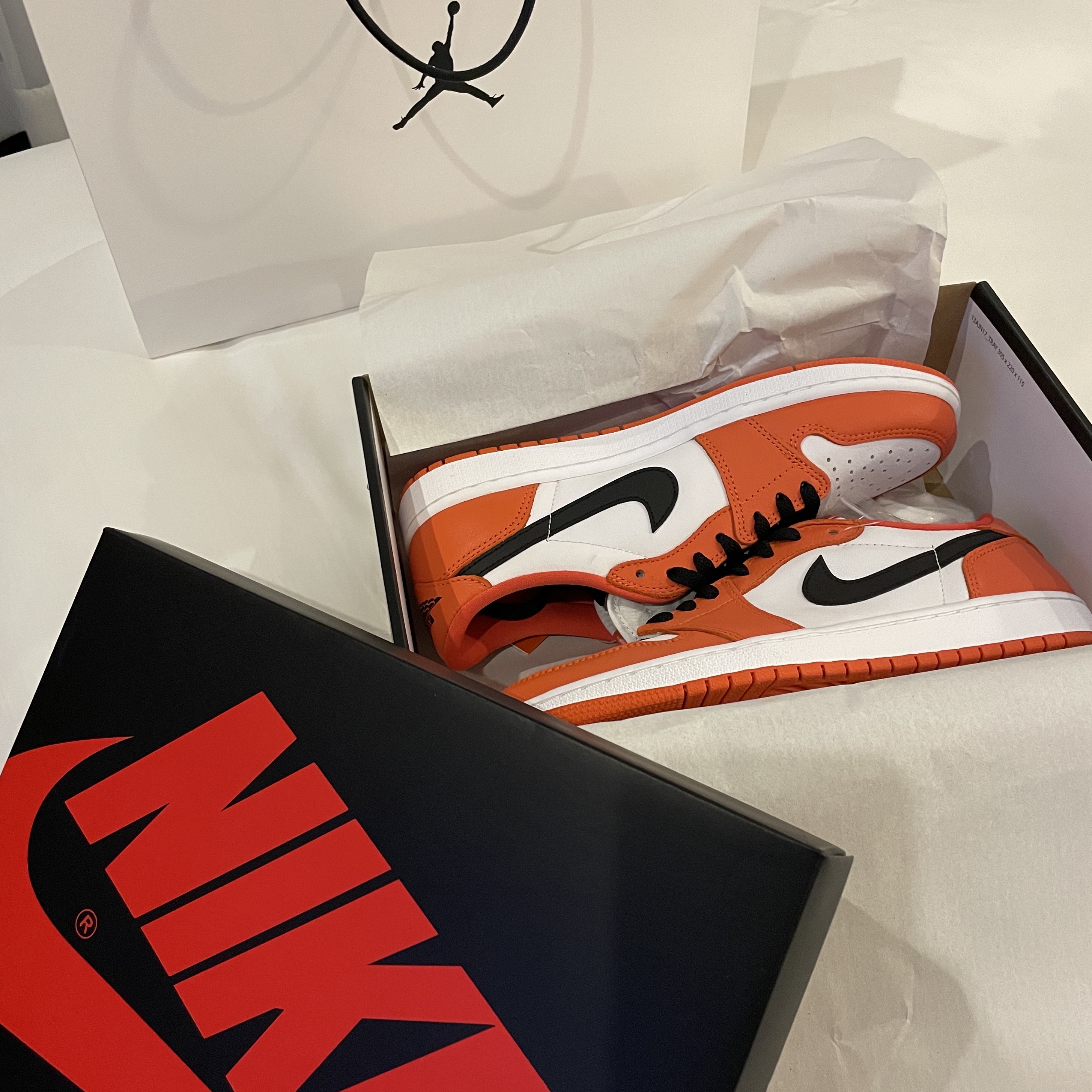 Jordan 1 Low OG Starfish 착용 스타일 - 1