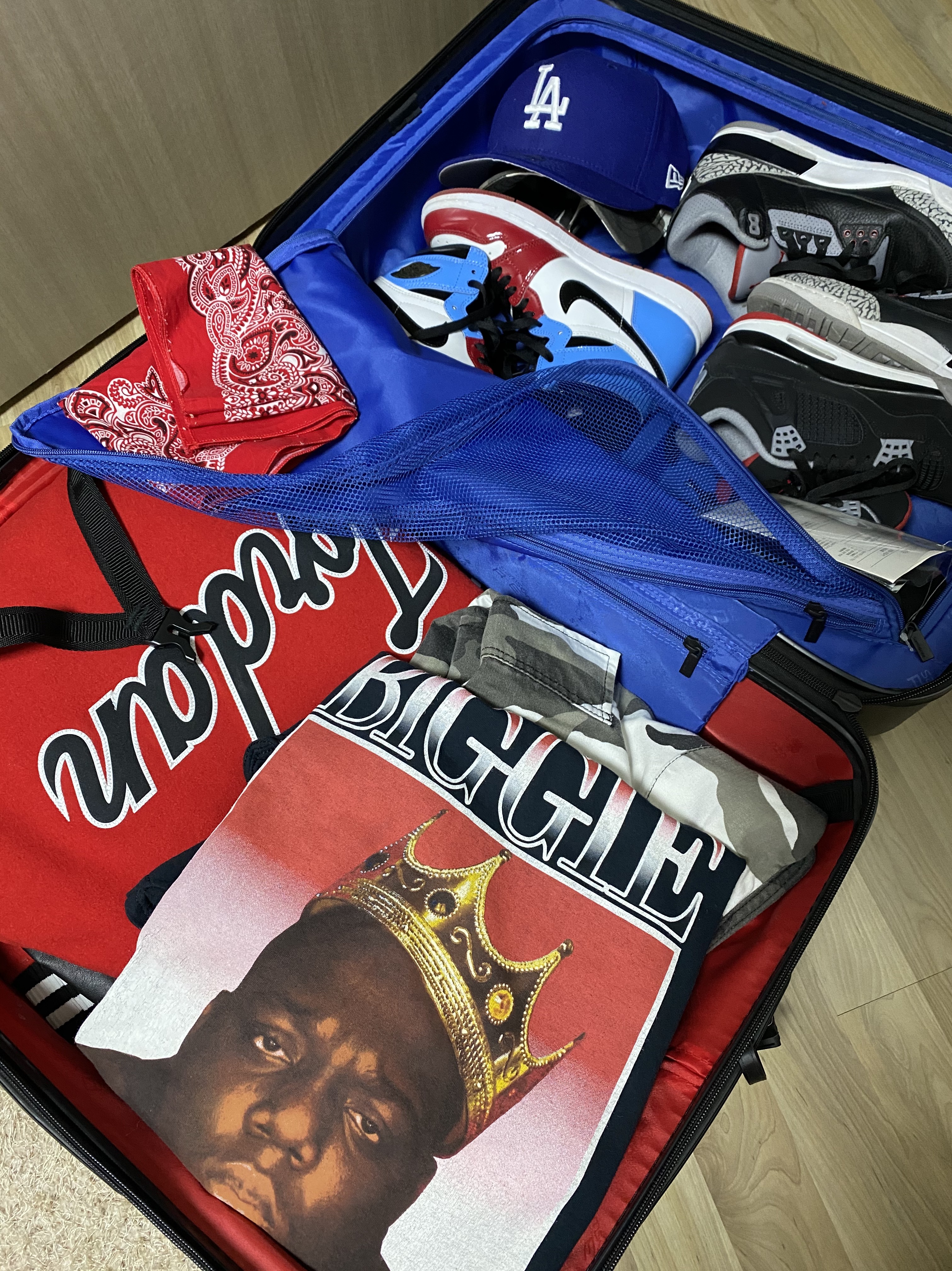 Jordan 1 Retro High Fearless UNC Chicago, Jordan 3 Retro OG Black Cement 2018 착용 스타일