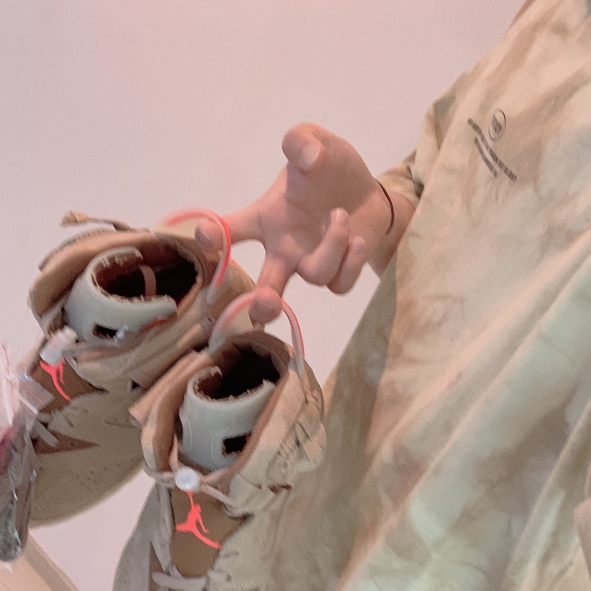 Jordan 6 x Travis Scott Retro SP British Khaki 착용 스타일