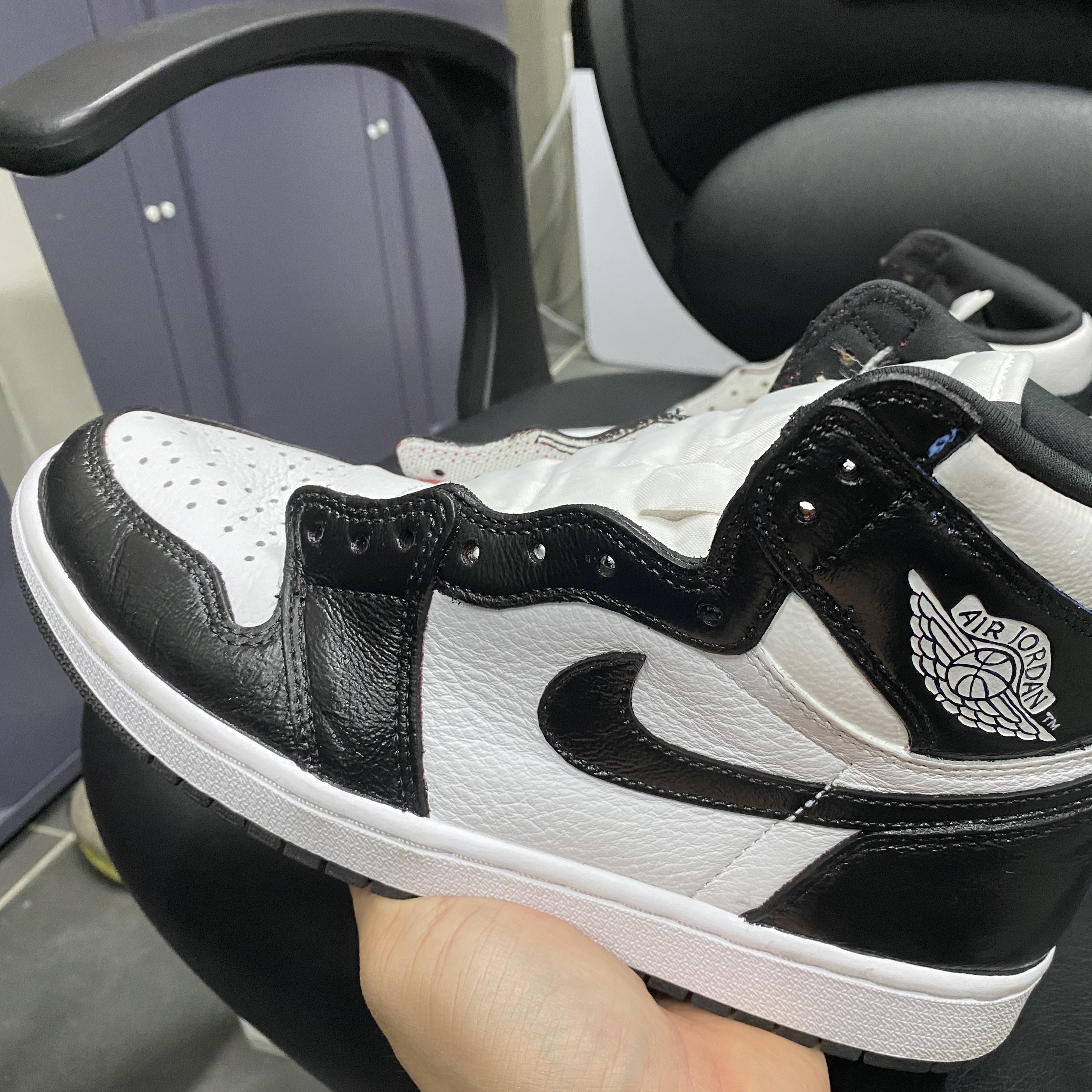 Jordan 1 Retro High OG Light Fusion Red 착용 스타일 - 2