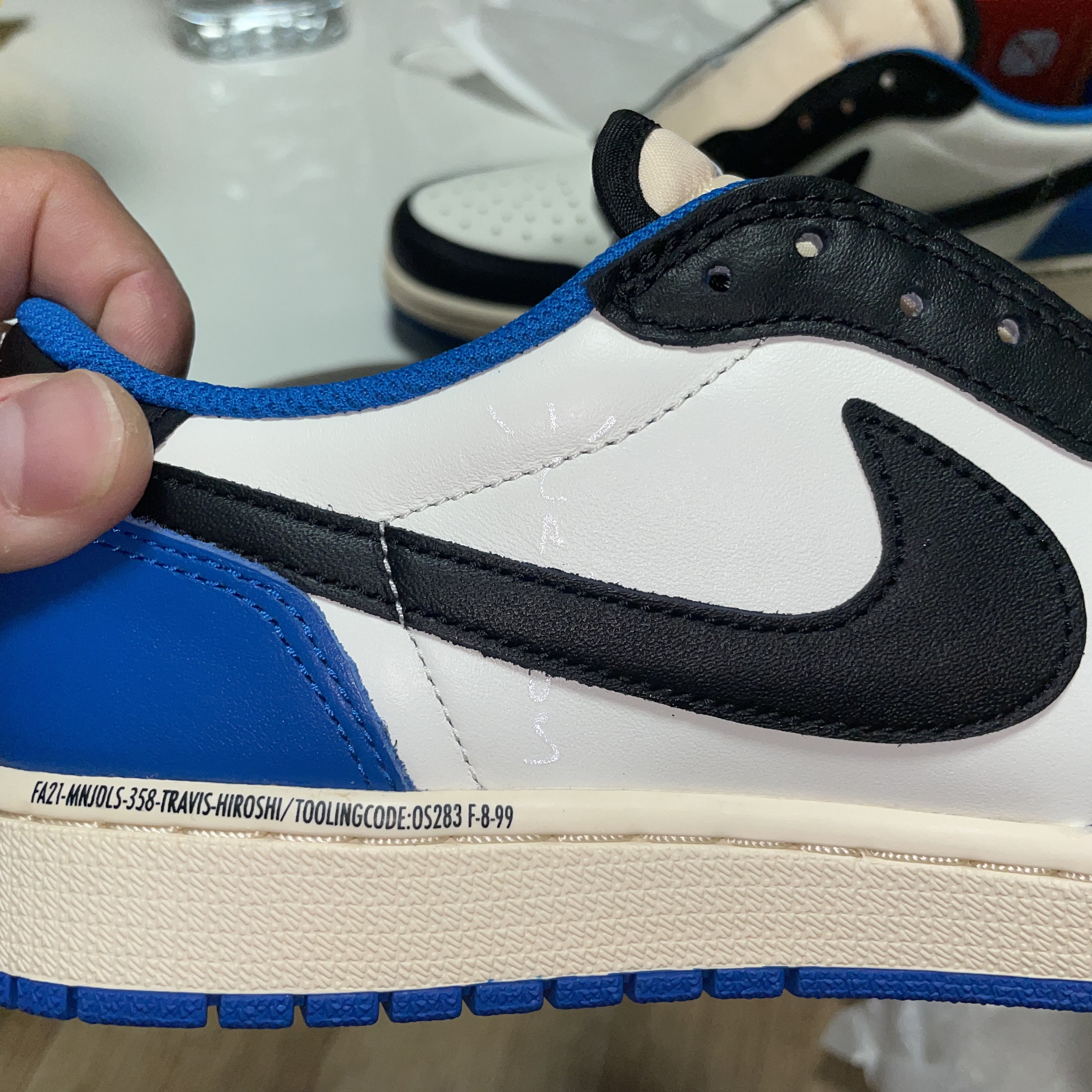 Jordan 1 x Travis Scott x Fragment Retro Low OG SP Military Blue 착용 스타일 - 5
