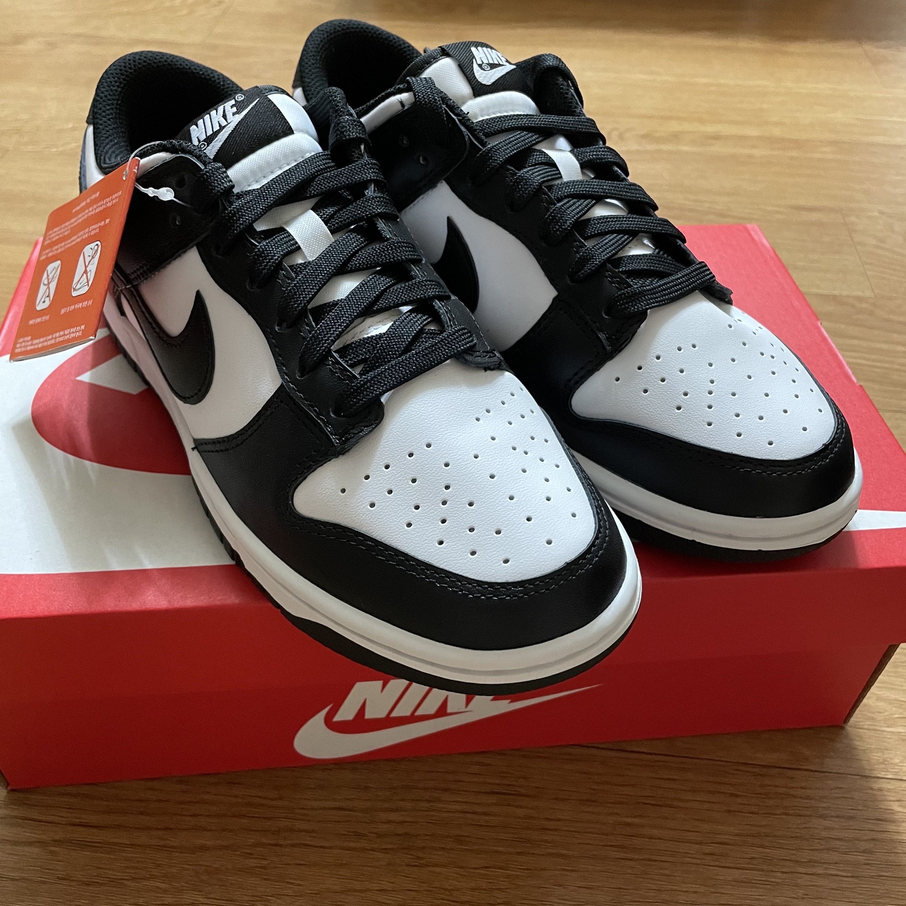 (W) Nike Dunk Low Black 착용 스타일