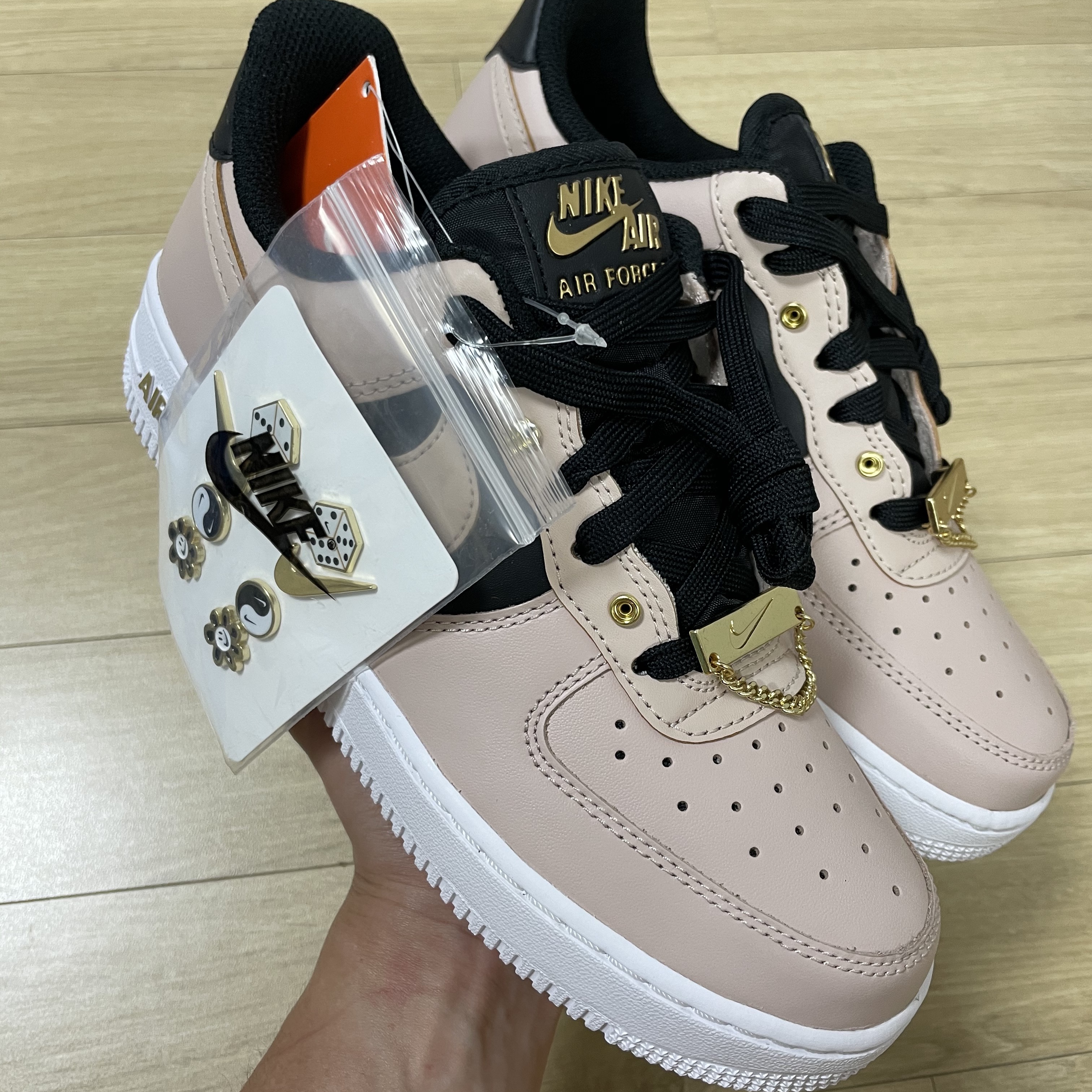 Nike Air Force 1 '07 PRM Touch Of Gold 착용 스타일 - 4