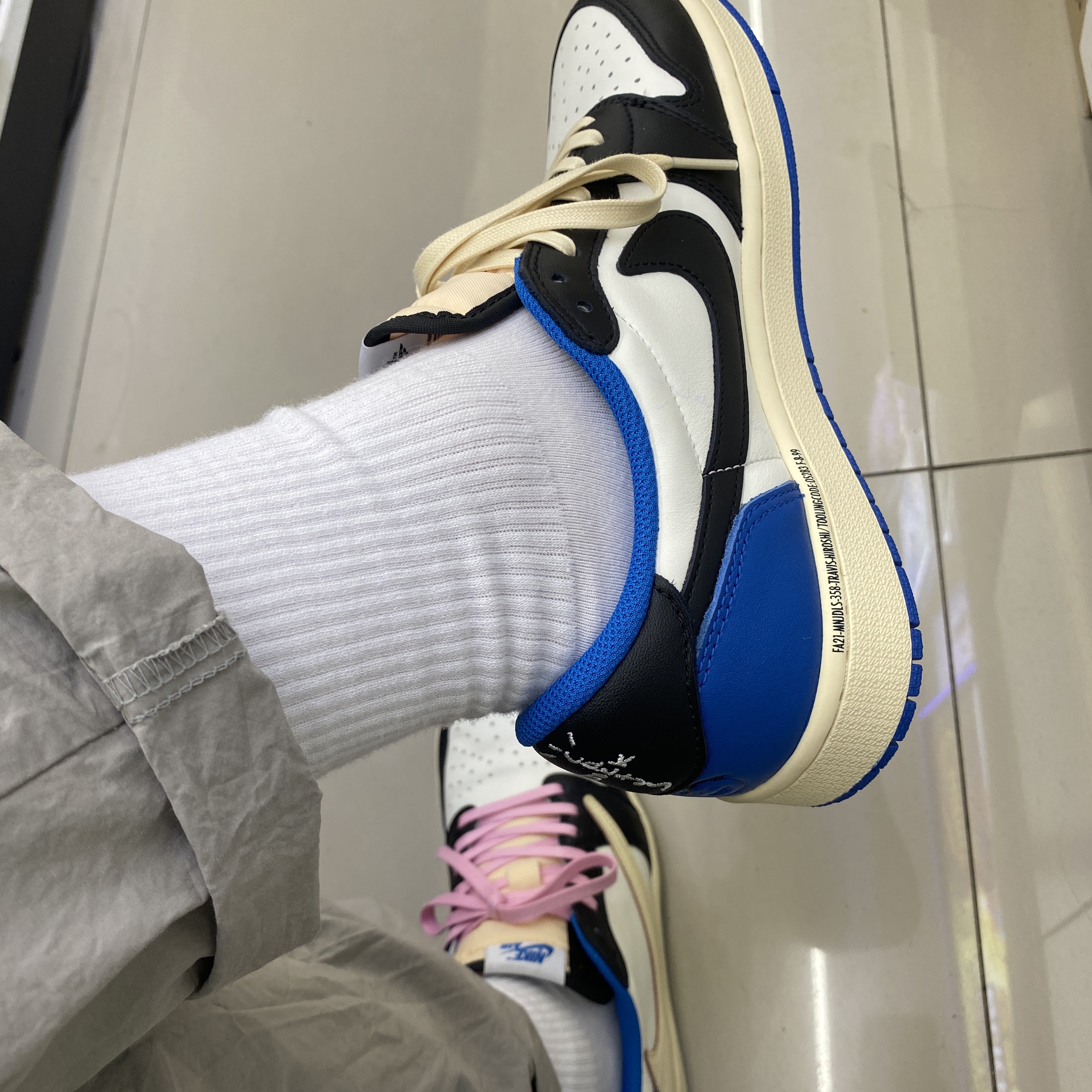 Jordan 1 x Travis Scott x Fragment Retro Low OG SP Military Blue 착용 스타일