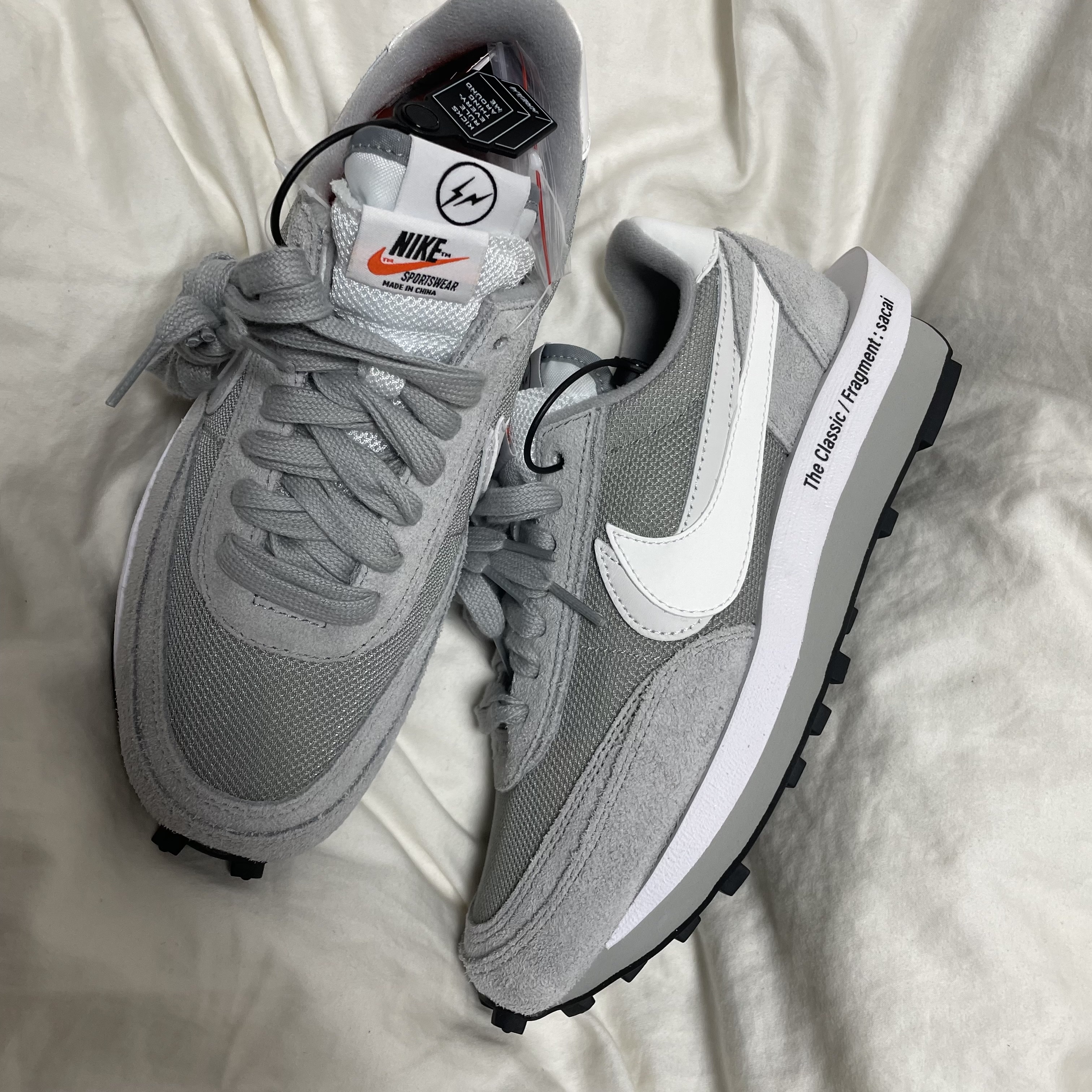 Nike x Sacai x Fragment LDWaffle Light Smoke Grey 착용 스타일 - 2