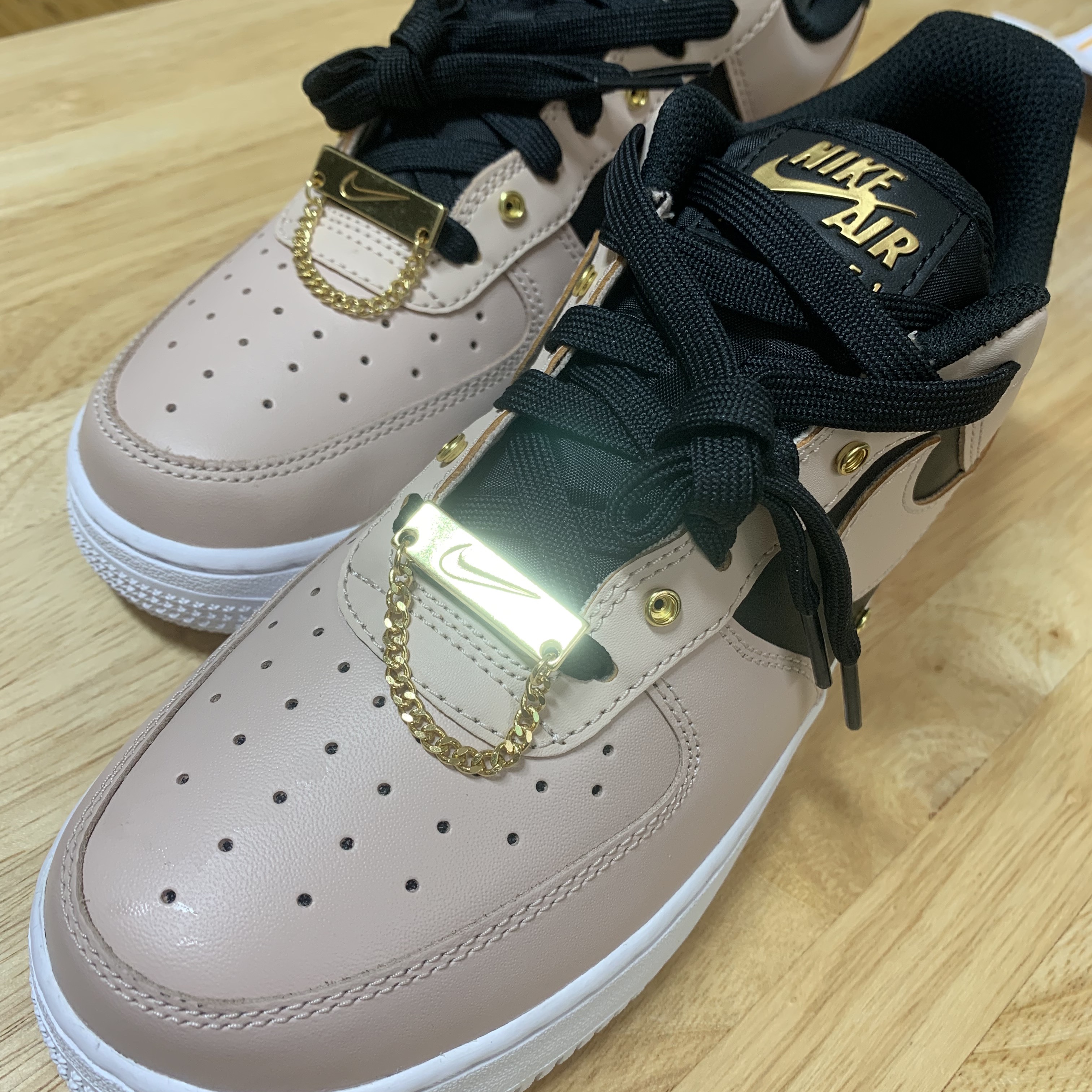 Nike Air Force 1 '07 PRM Touch Of Gold 착용 스타일 - 3