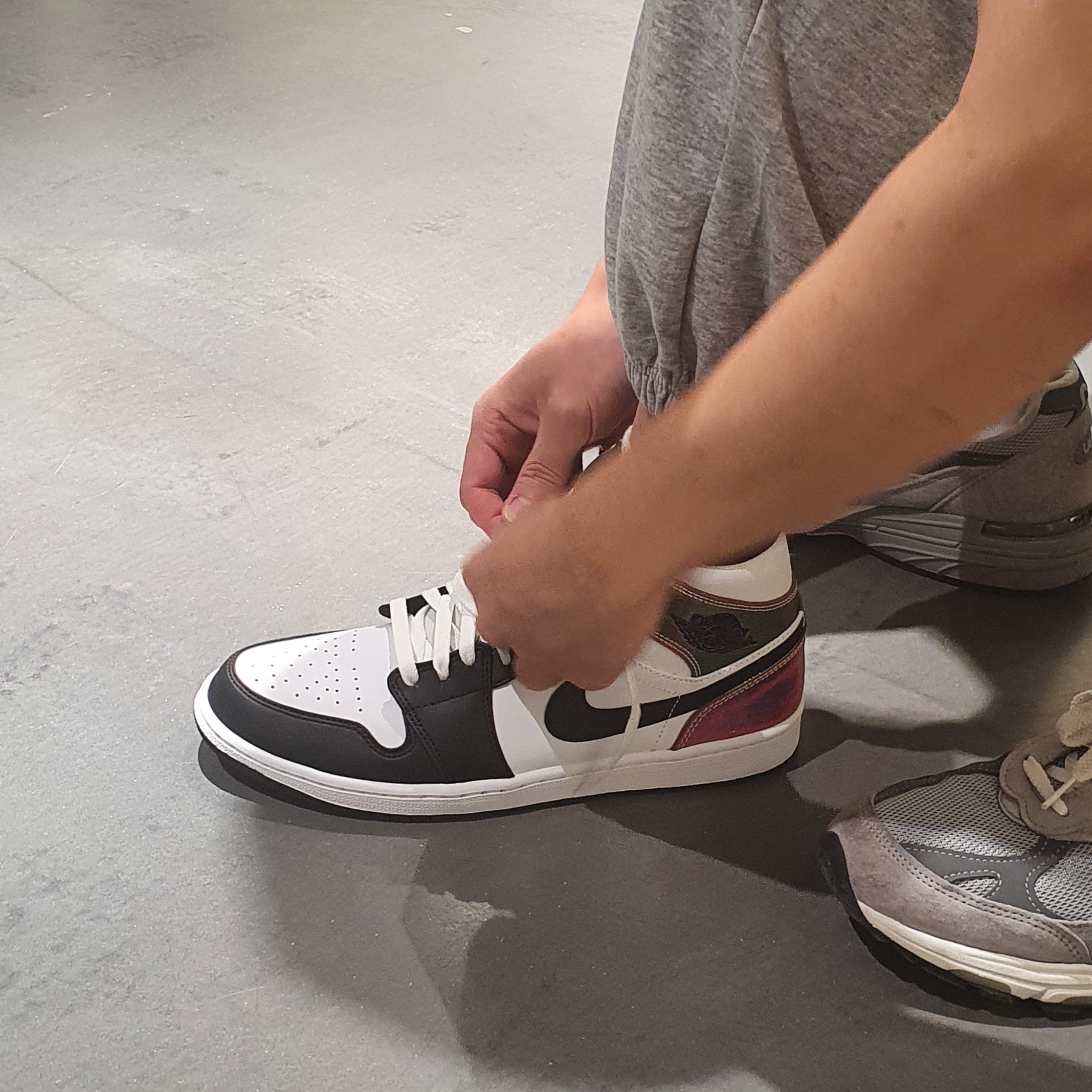 Jordan 1 Mid SE Heat Reactive 착용 스타일