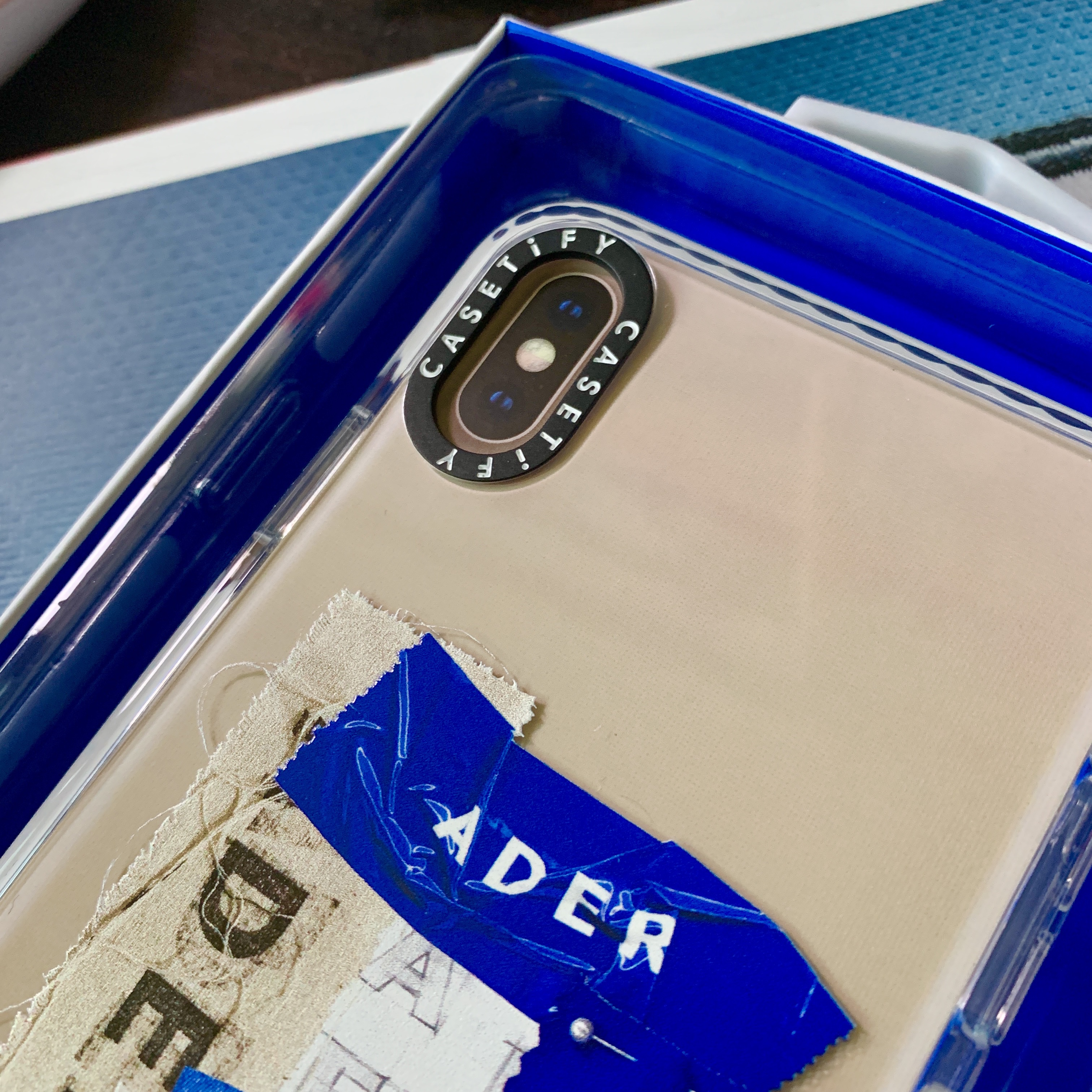 Casetify x Ader Error Sketch Impact iPhone Case 착용 스타일 - 1