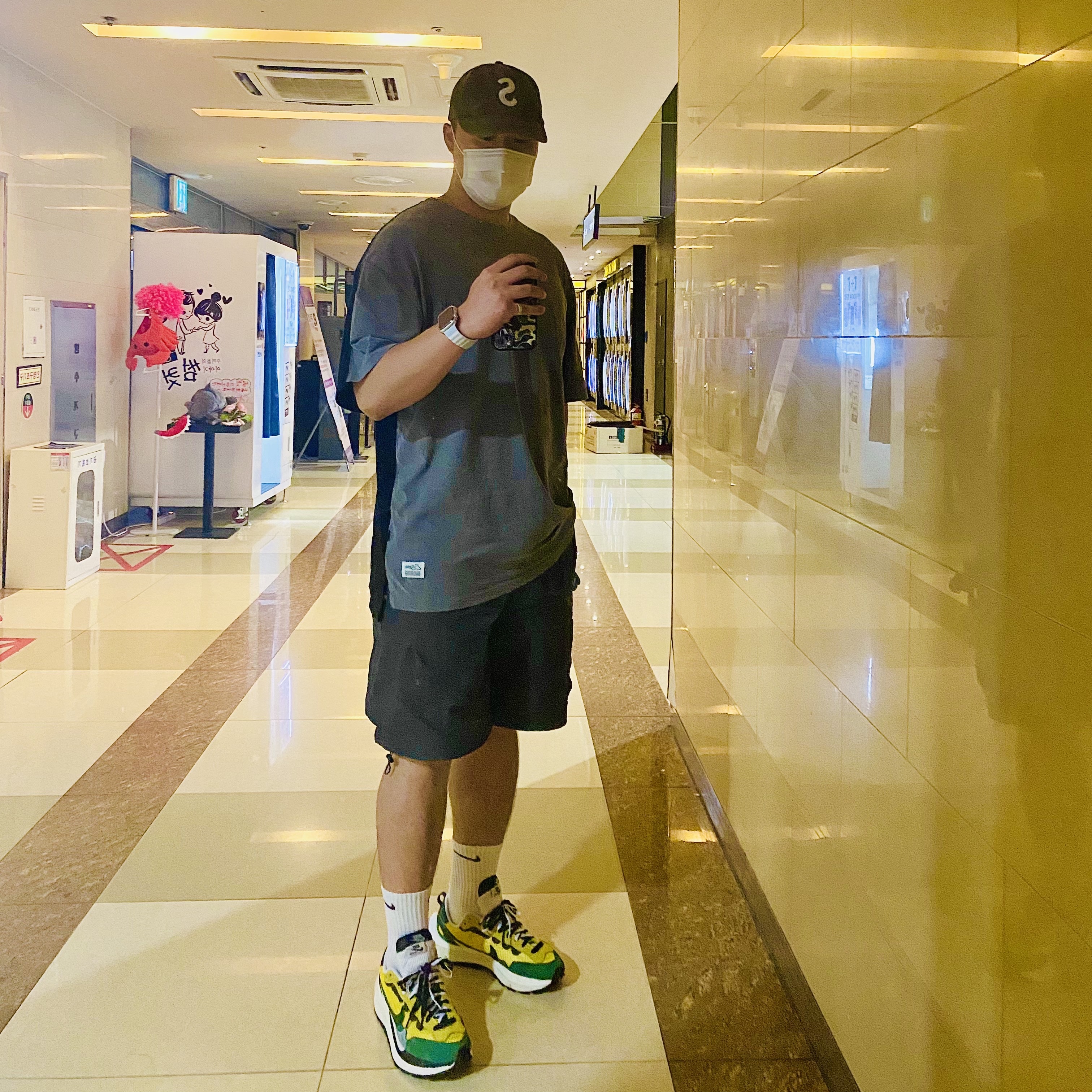 Nike x Sacai VaporWaffle Tour Yellow & Gorge Green Sail 착용 스타일