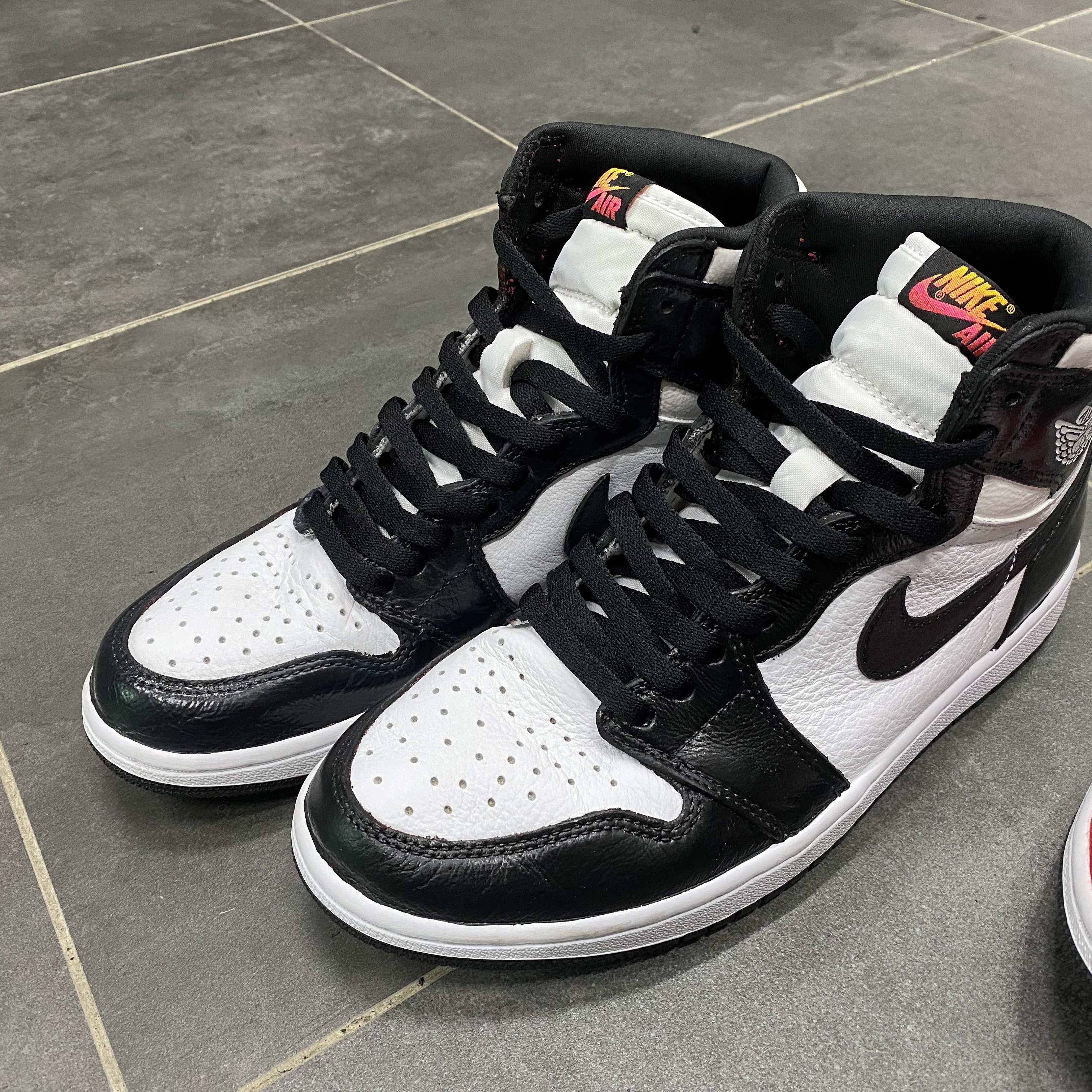 Jordan 1 Retro High OG Light Fusion Red 착용 스타일 - 1