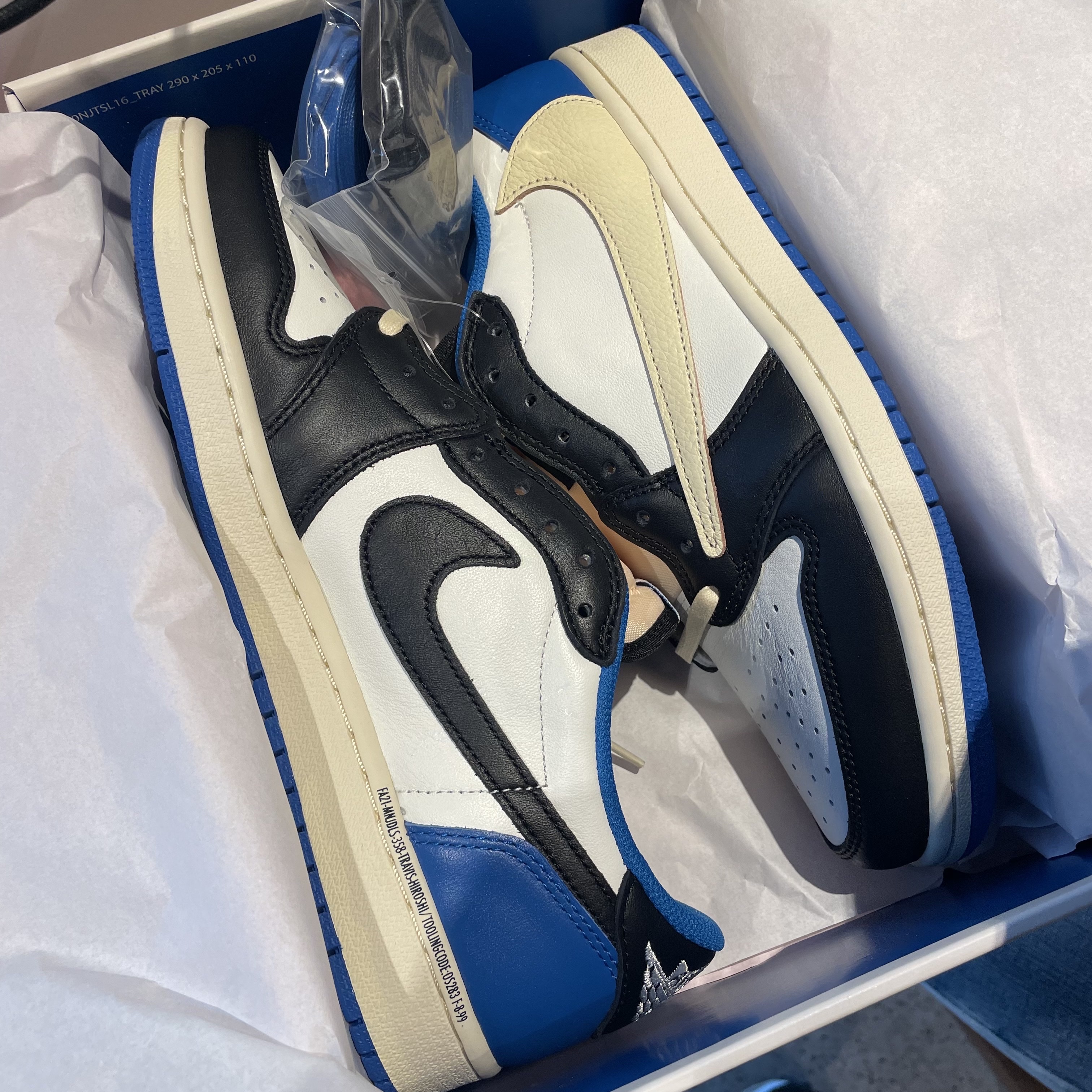 Jordan 1 x Travis Scott x Fragment Retro Low OG SP Military Blue 착용 스타일