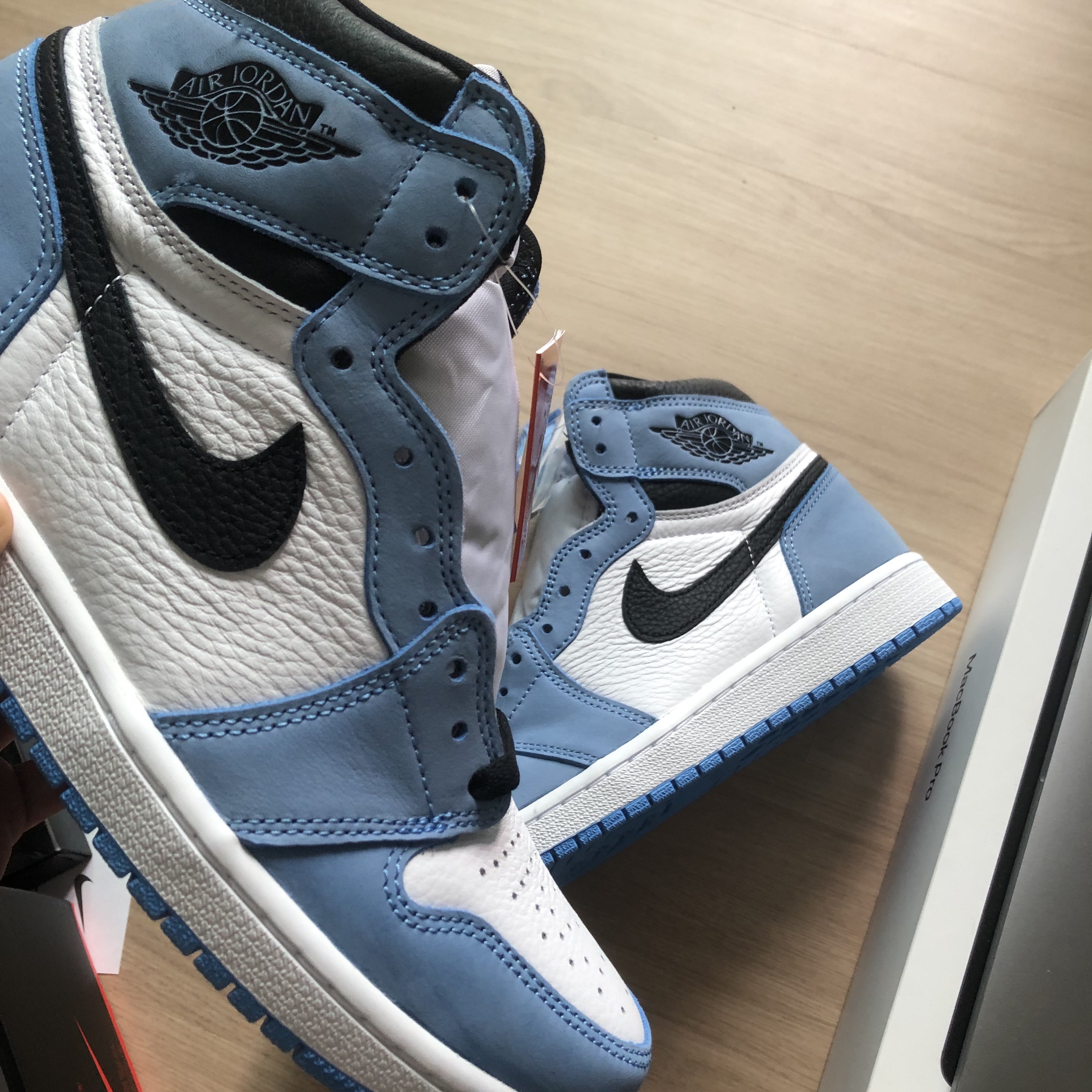 Jordan 1 Retro High OG University Blue 착용 스타일
