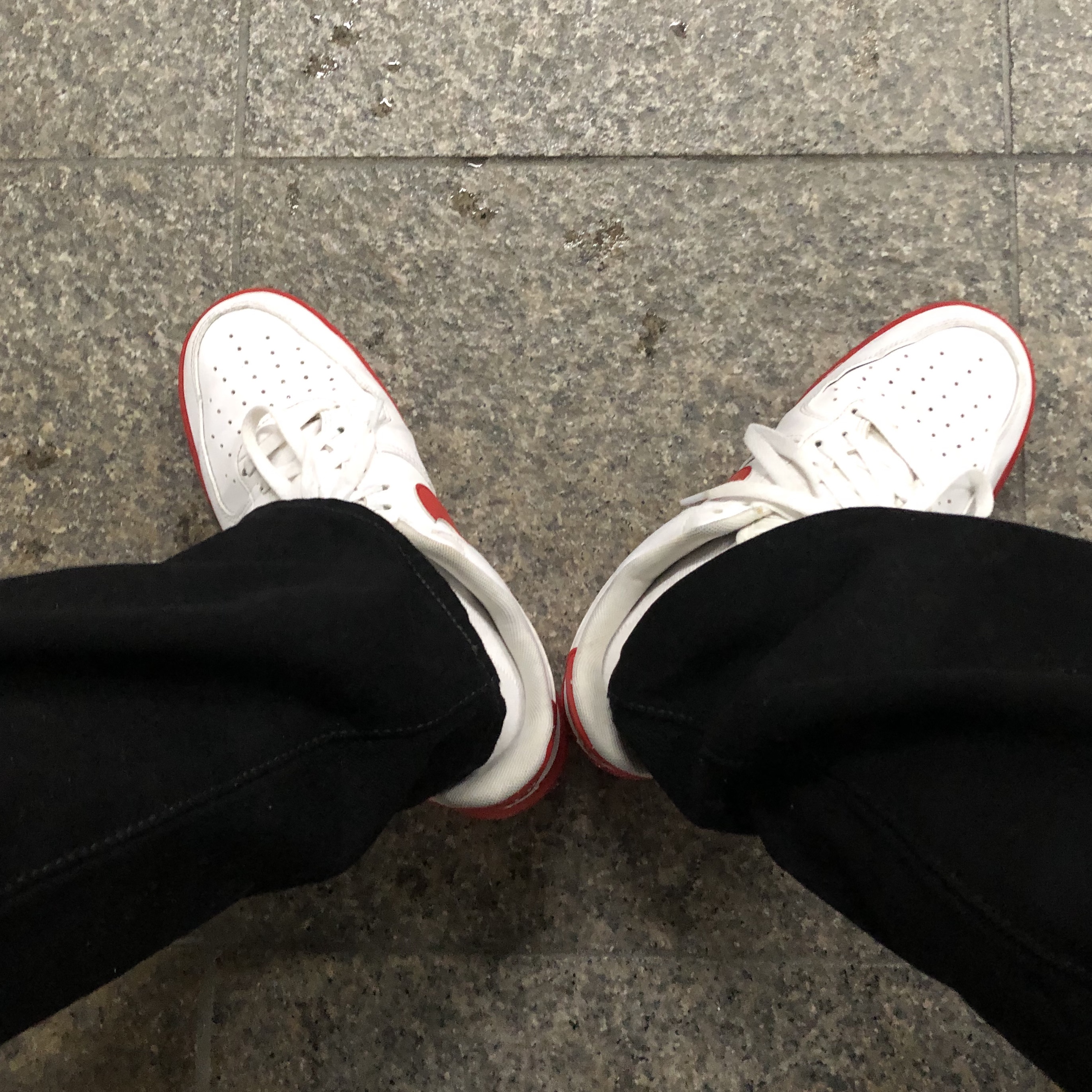 Nike Air Force 1 Low White Red Midsole 착용 스타일 - 2