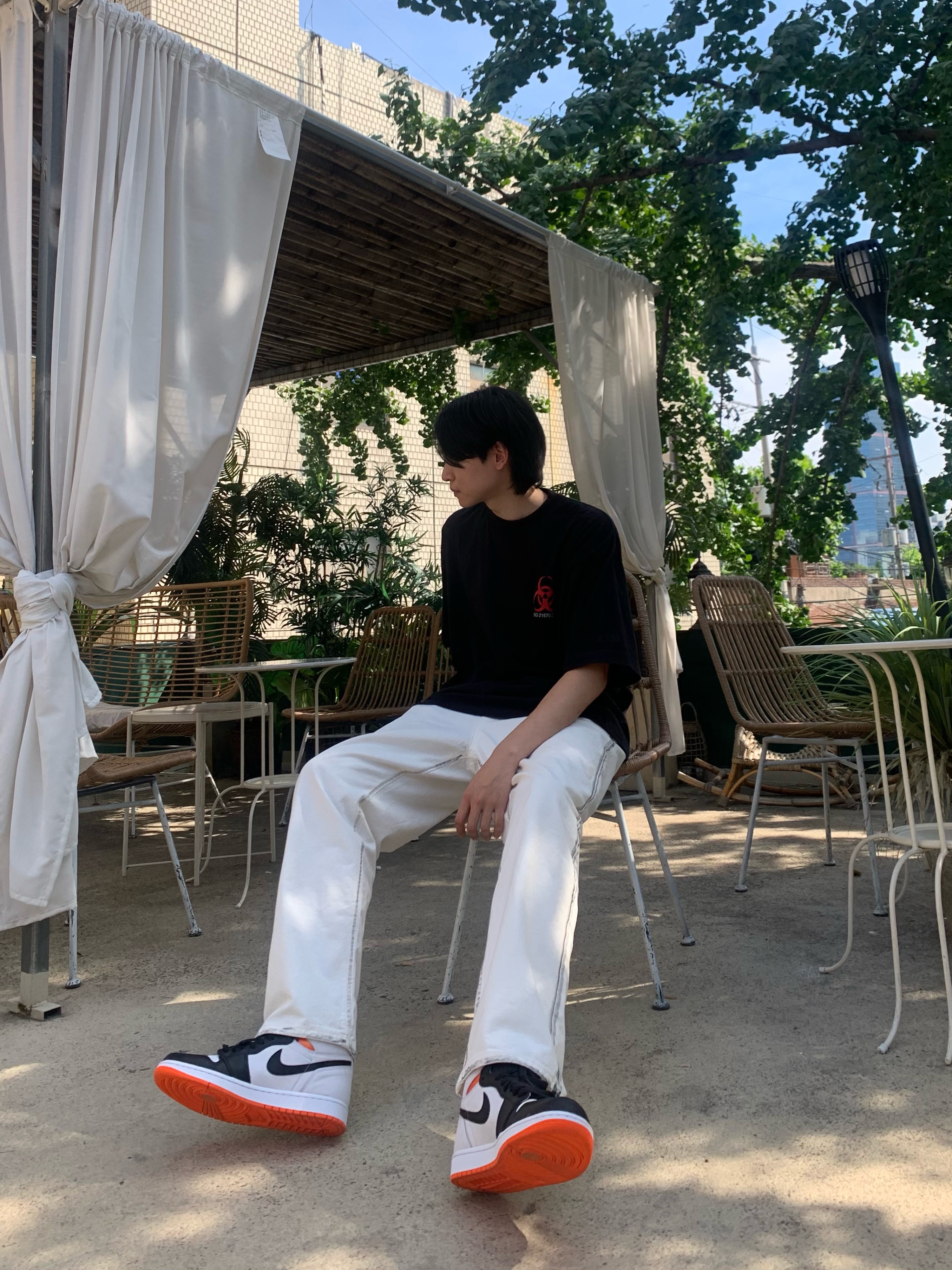 Jordan 1 Retro High OG Electro Orange 착용 스타일