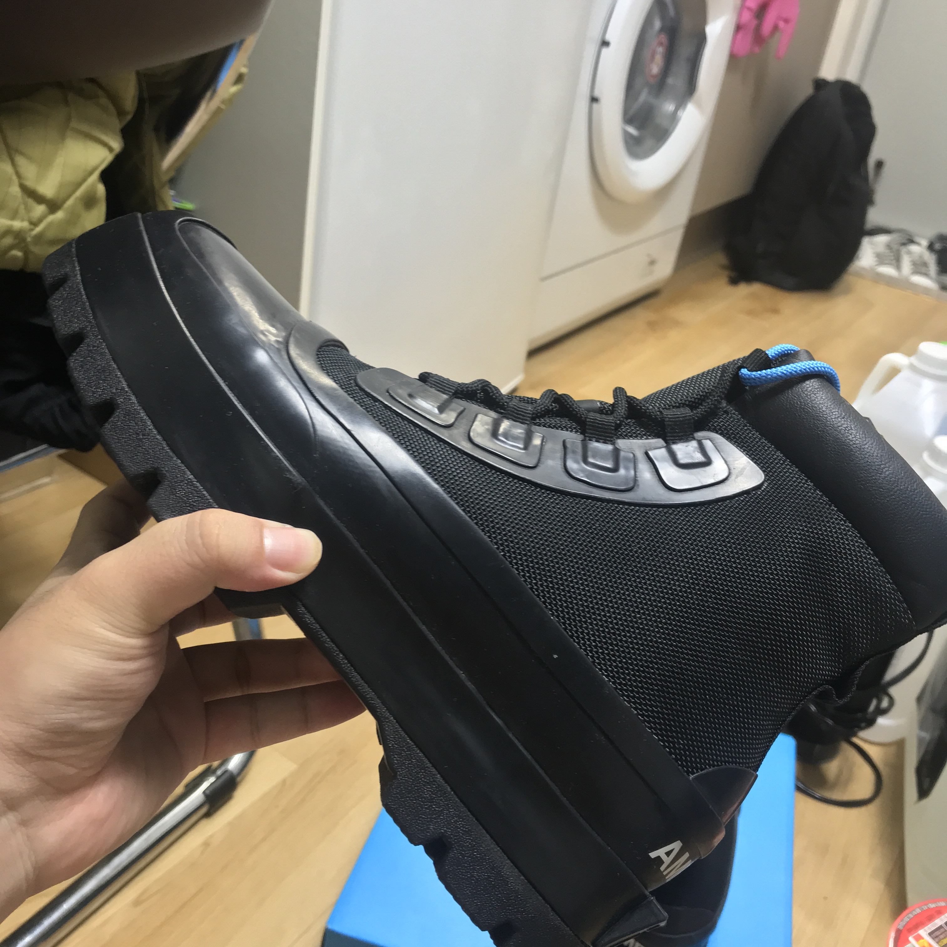 Converse x Ambush Chuck Taylor All Star Duck Boot Black 착용 스타일 - 4