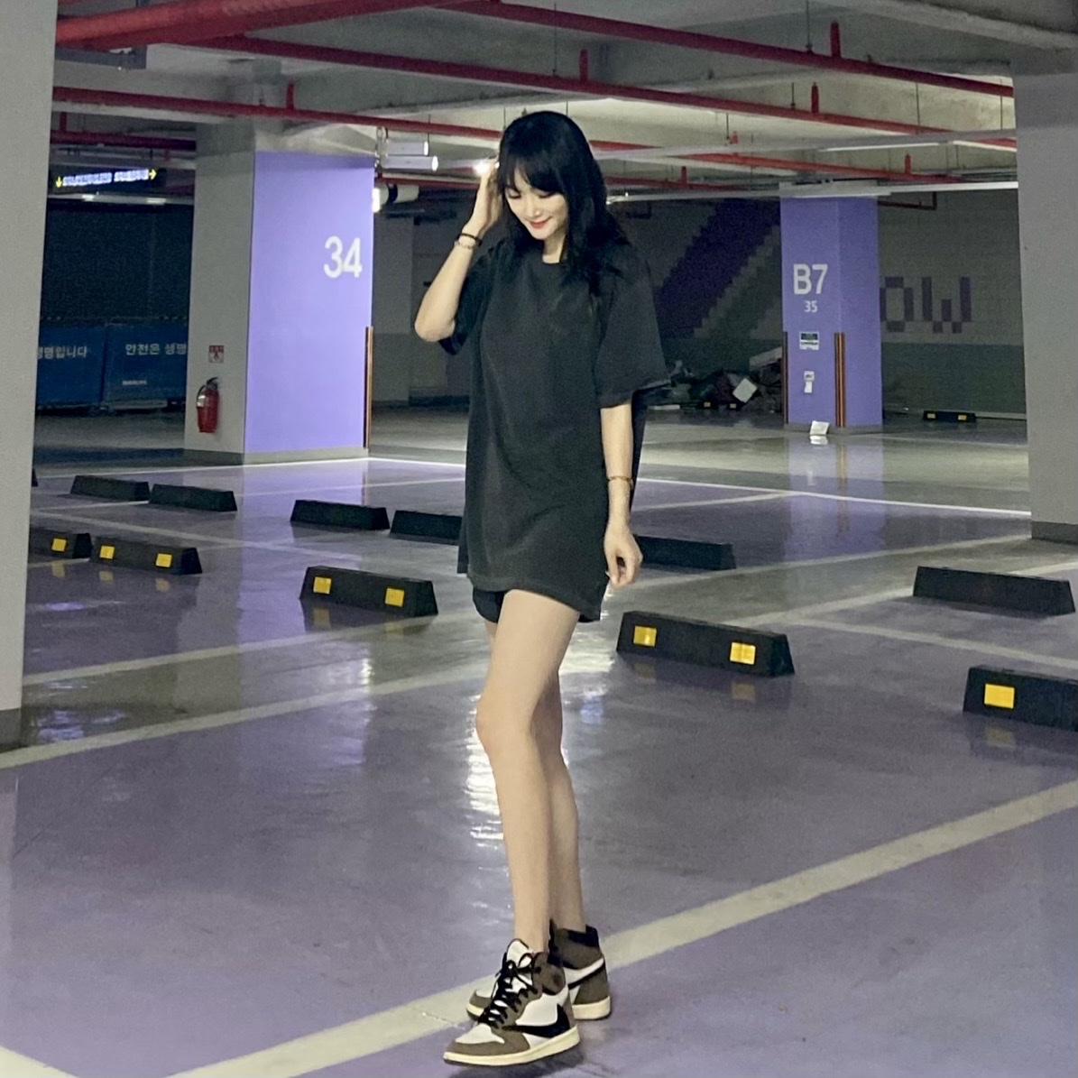 IAB Studio Pigment T-Shirt Black, Jordan 1 x Travis Scott Retro High OG SP Mocha 착용 스타일 - 1