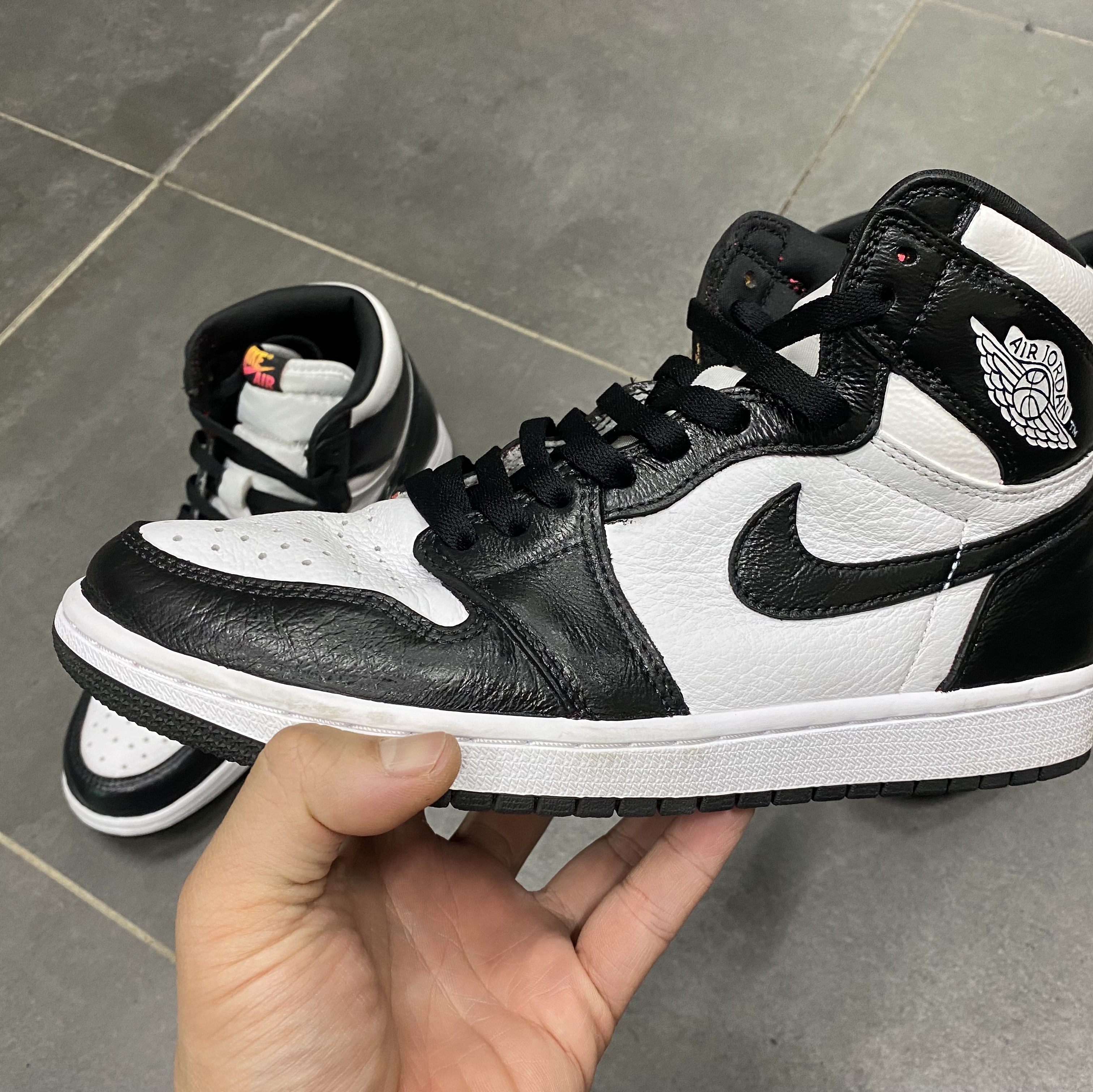 Jordan 1 Retro High OG Light Fusion Red 착용 스타일 - 3