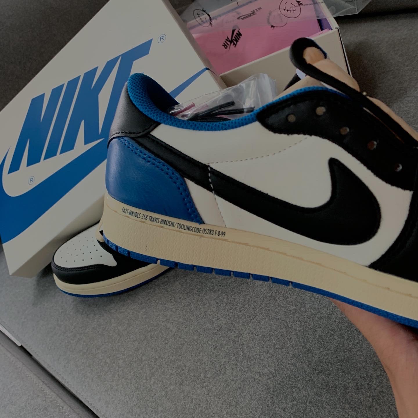 Jordan 1 x Travis Scott x Fragment Retro Low OG SP Military Blue 착용 스타일 - 2