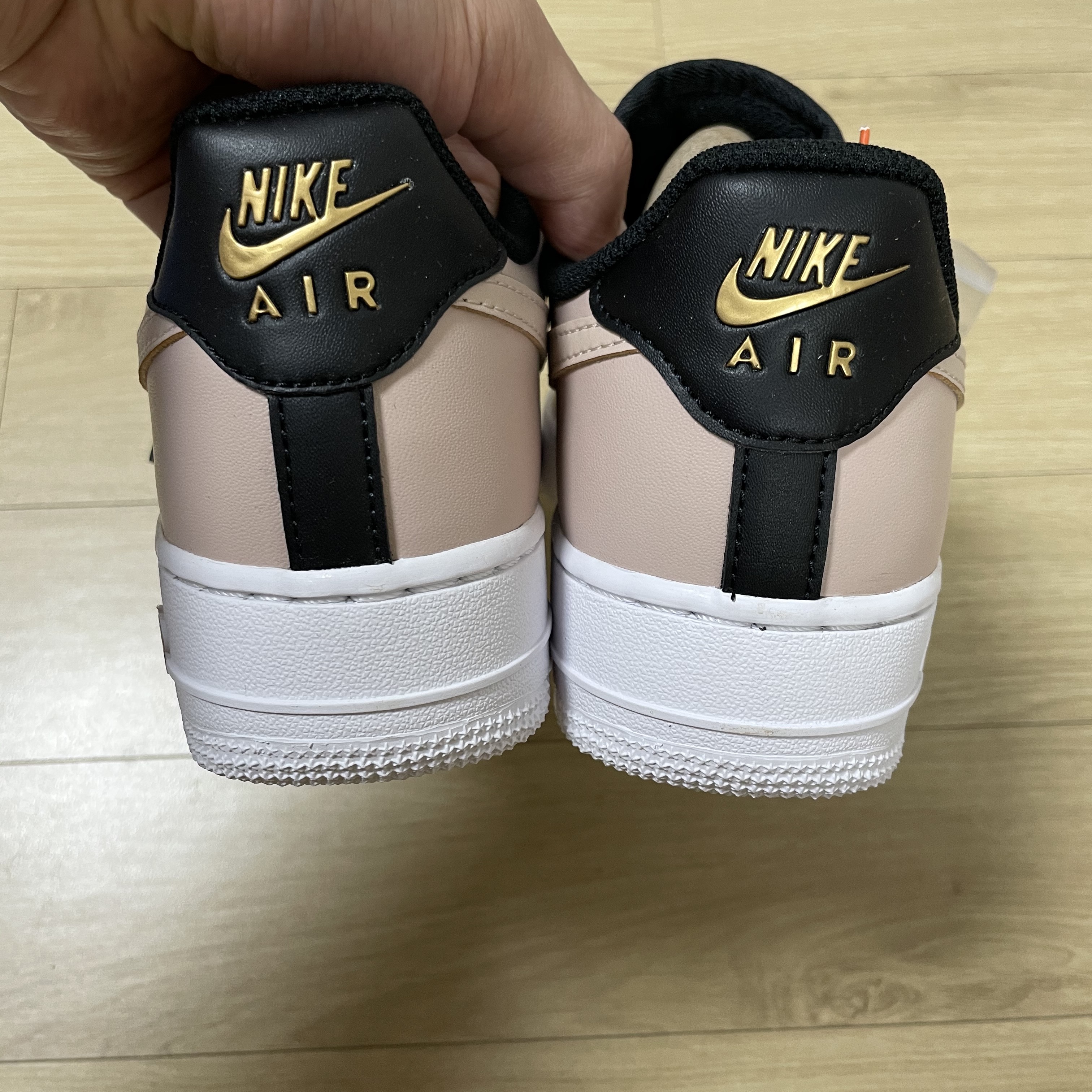 Nike Air Force 1 '07 PRM Touch Of Gold 착용 스타일 - 2