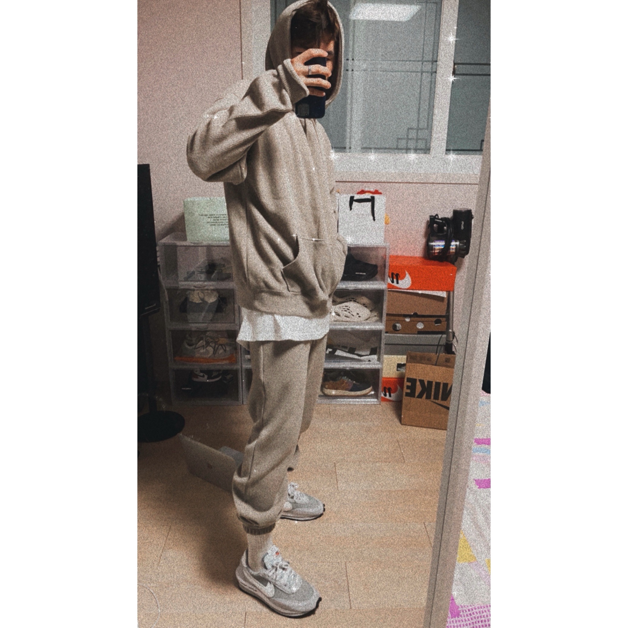 Nike x Sacai x Fragment LDWaffle Light Smoke Grey, Adidas Yeezy Foam RNNR Sand 착용 스타일