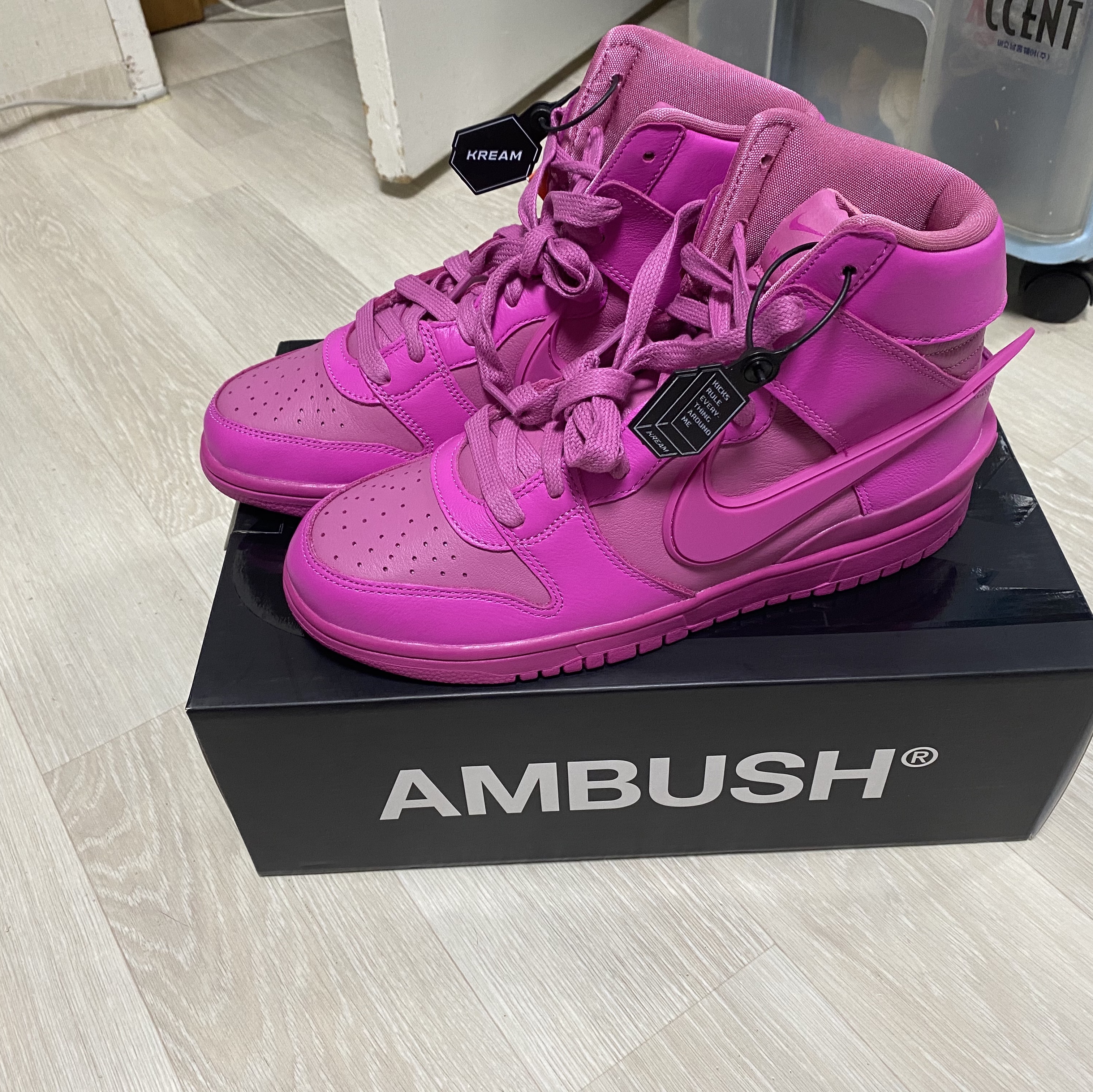 Nike x Ambush Dunk High Cosmic Fuchsia 착용 스타일 - 3