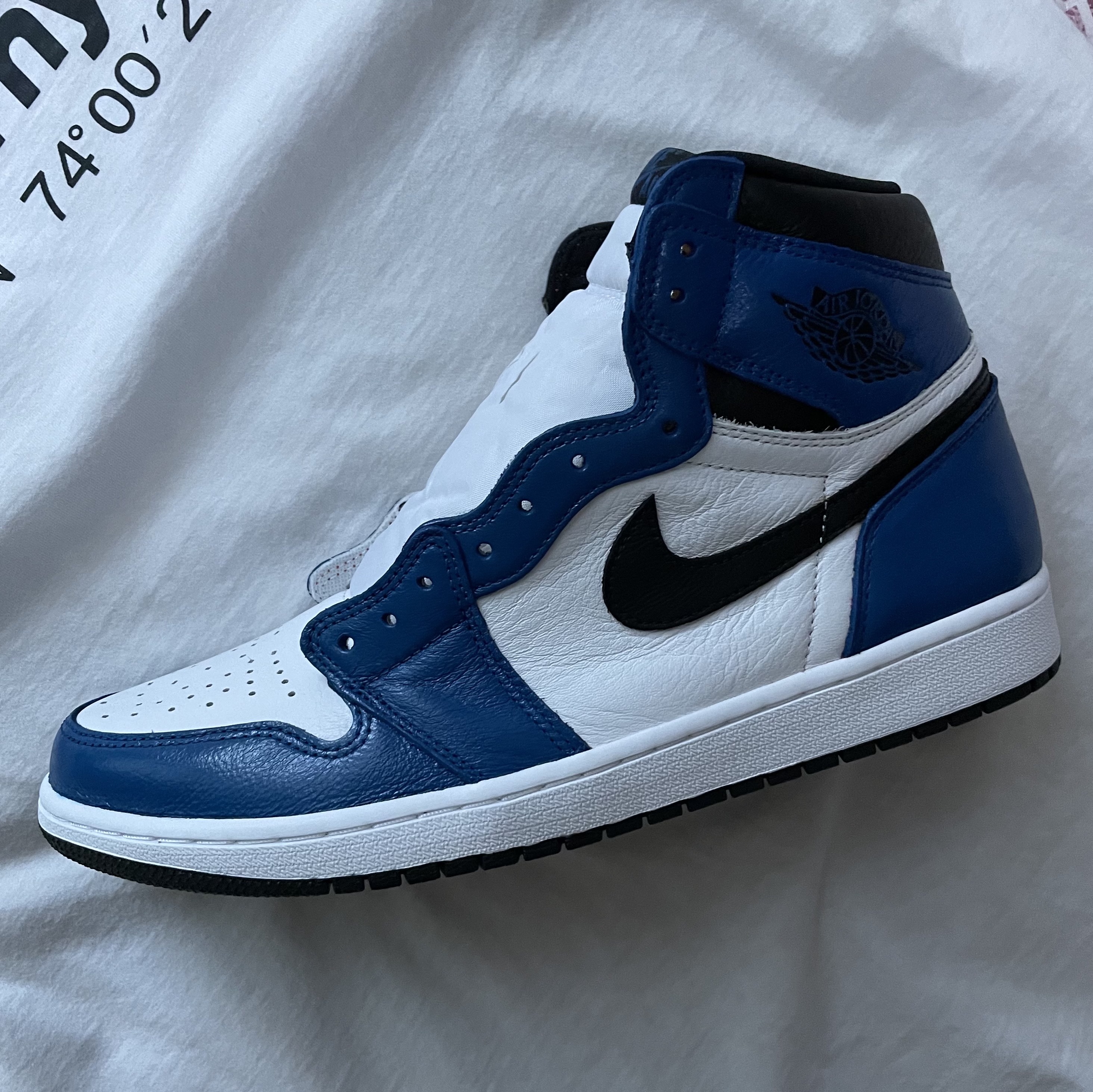 Jordan 1 Retro High OG Light Fusion Red 착용 스타일 - 1