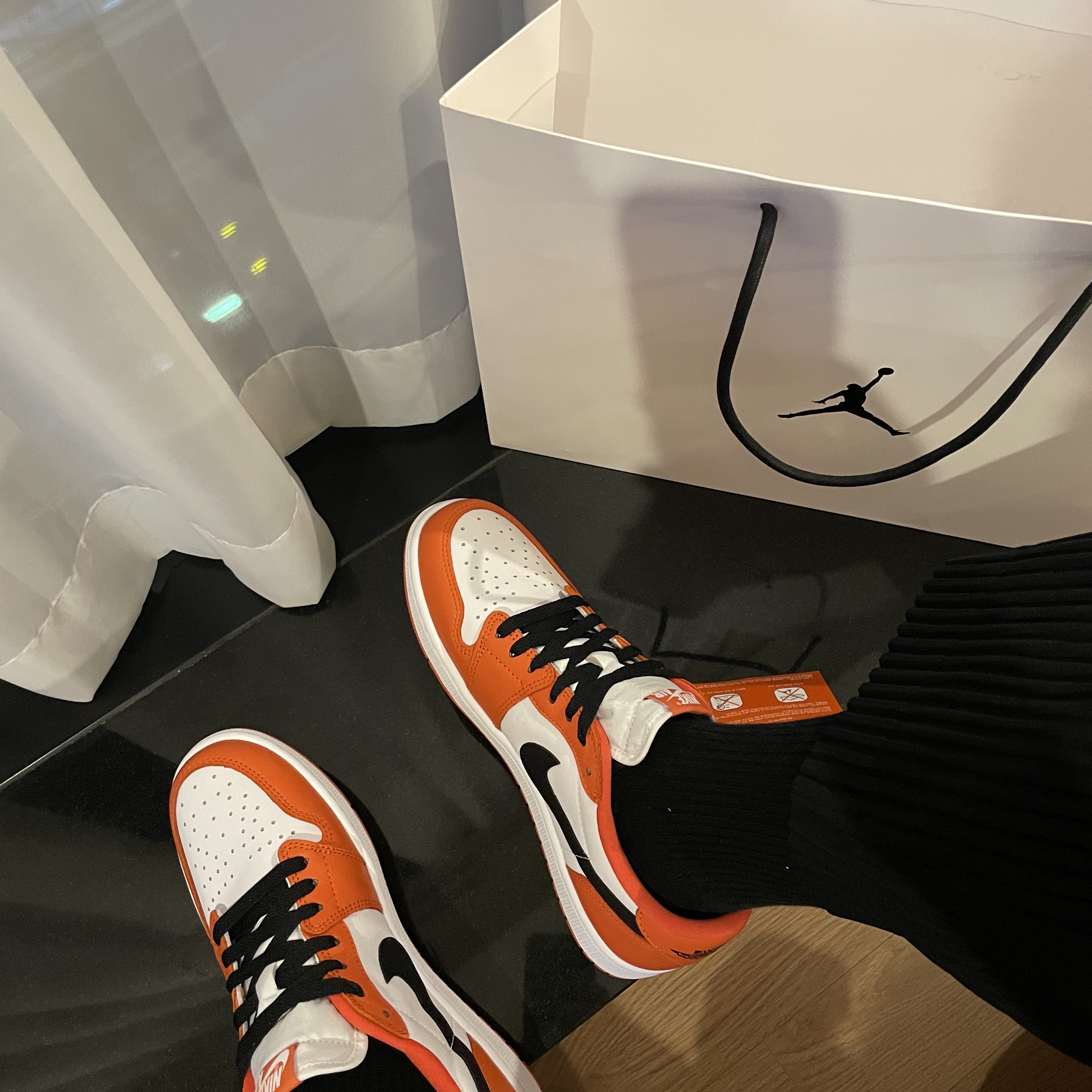 Jordan 1 Low OG Starfish 착용 스타일 - 4