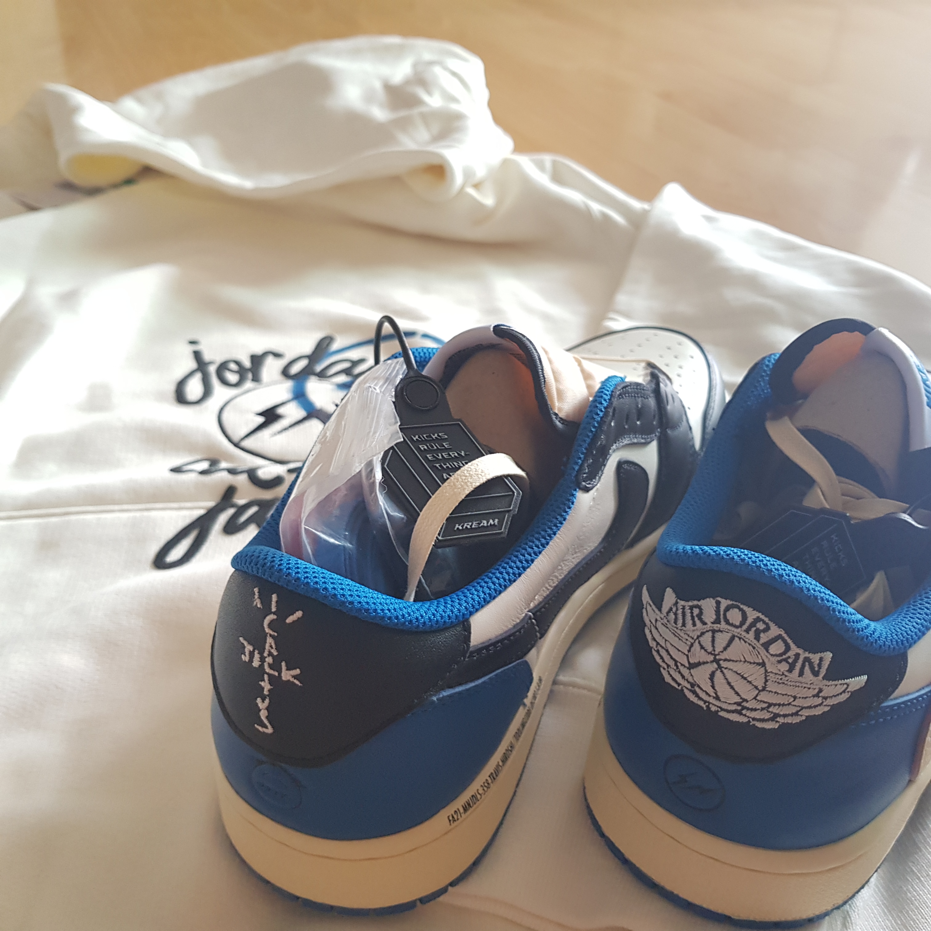 Jordan 1 x Travis Scott x Fragment Retro Low OG SP Military Blue, Jordan x Travis Scott x Fragment Hoodie Black (DJ0615-010) 착용 스타일 - 3
