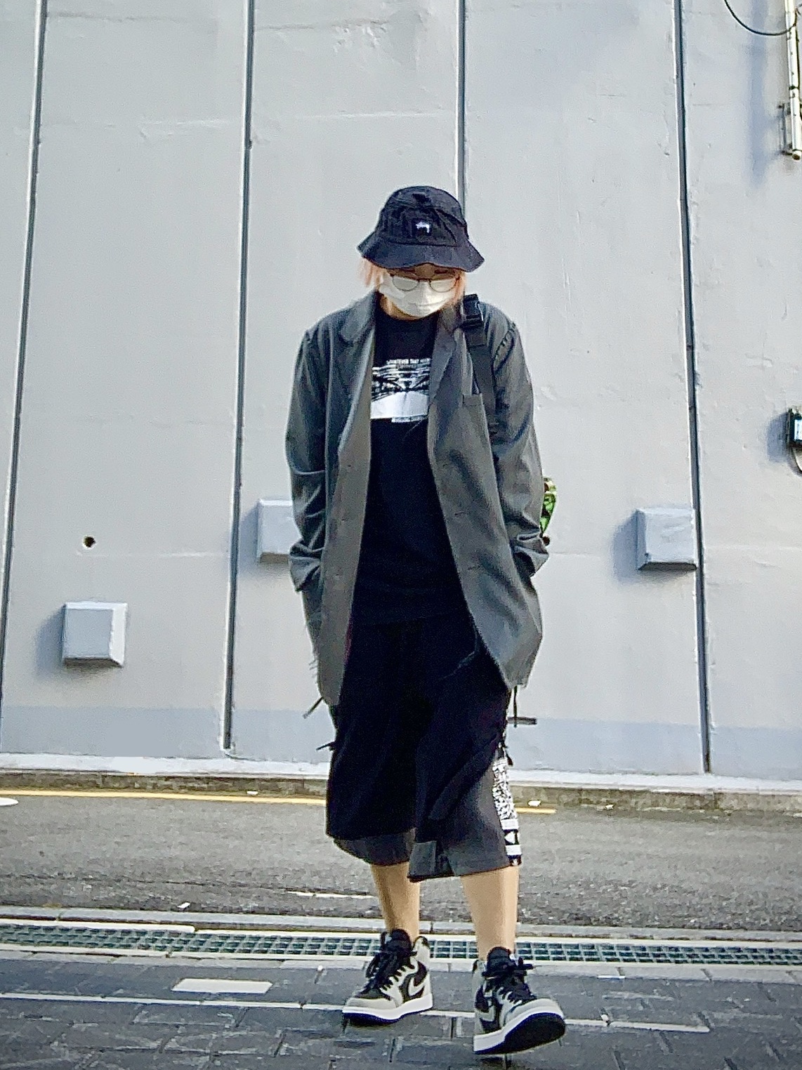 Jordan 1 Retro High OG Shadow 2.0 ์ฐฉ์ฉ ์คํ์ผ - 2