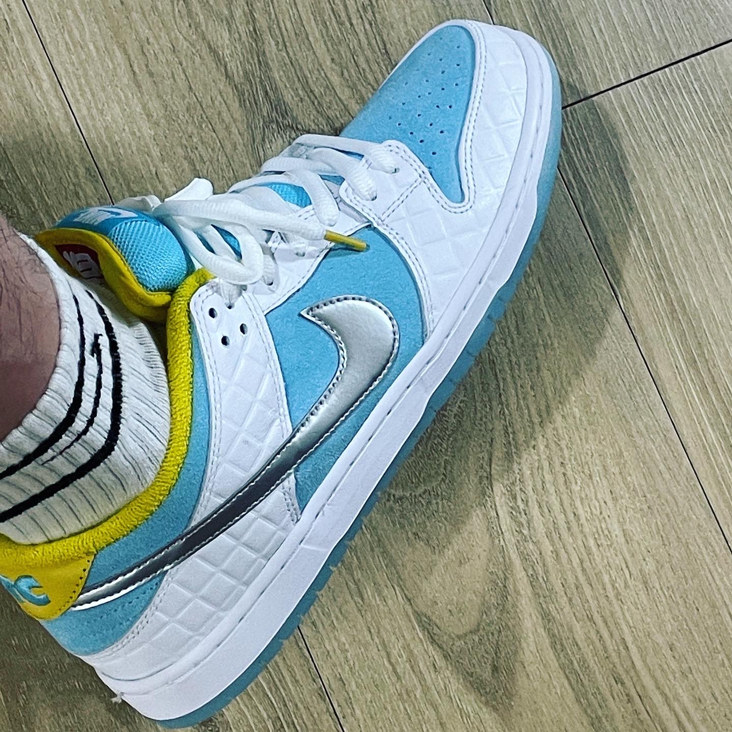Nike x FTC SB Dunk Low Pro QS Lagoon Pulse 착용 스타일 - 3