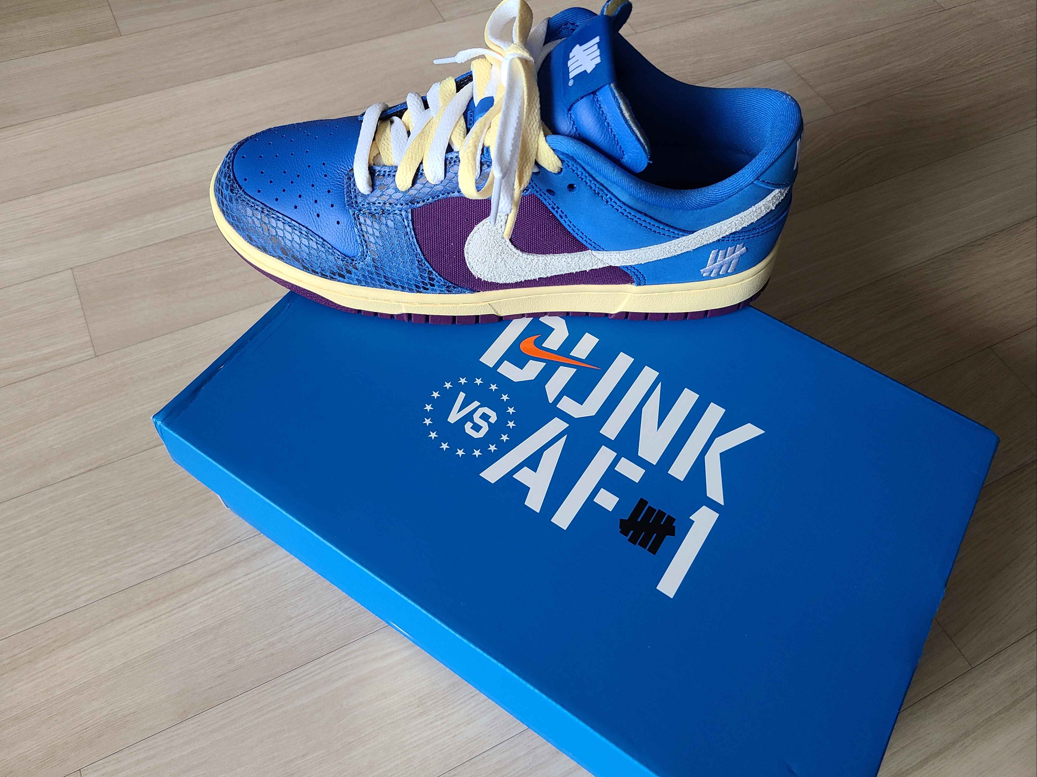 Nike x Undefeated Dunk Low SP 5 On It 착용 스타일 - 3