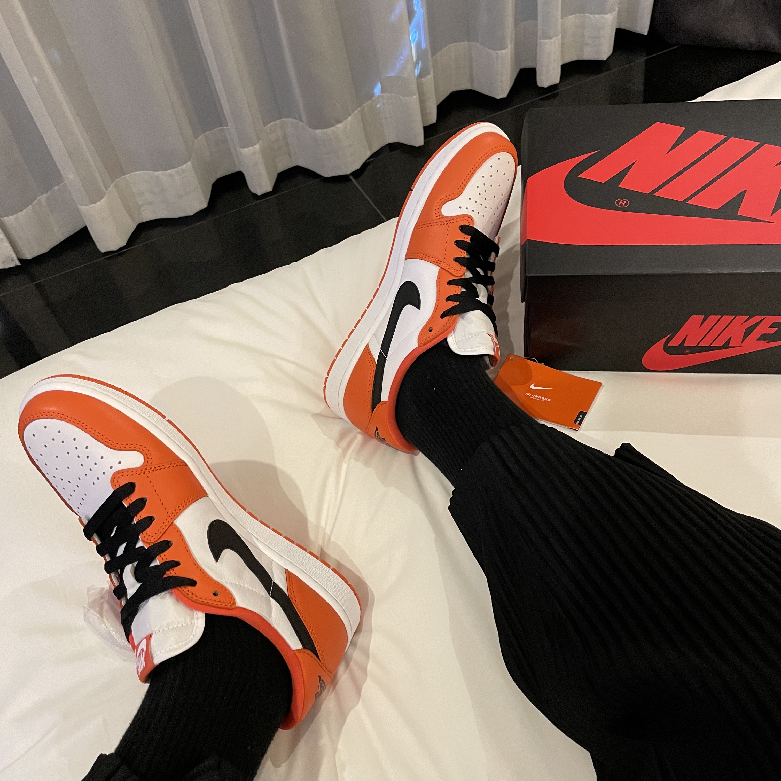 Jordan 1 Low OG Starfish 착용 스타일 - 2