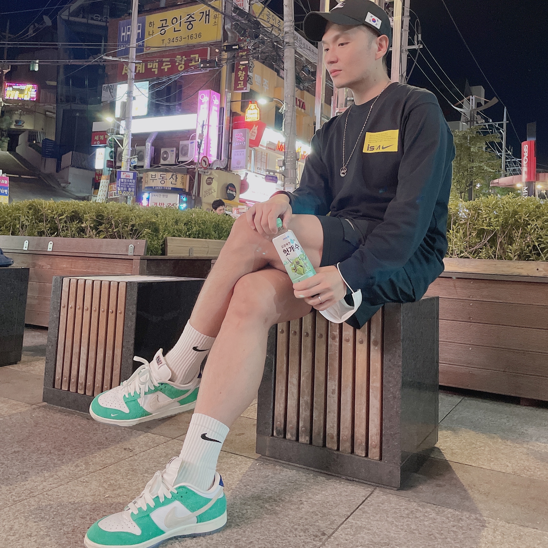 Nike x Kasina Dunk Low Road Sign - Kasina Exclusive, Nike NRG ISPA LS T-Shirt 1.0 Black - Asia 착용 스타일 - 2