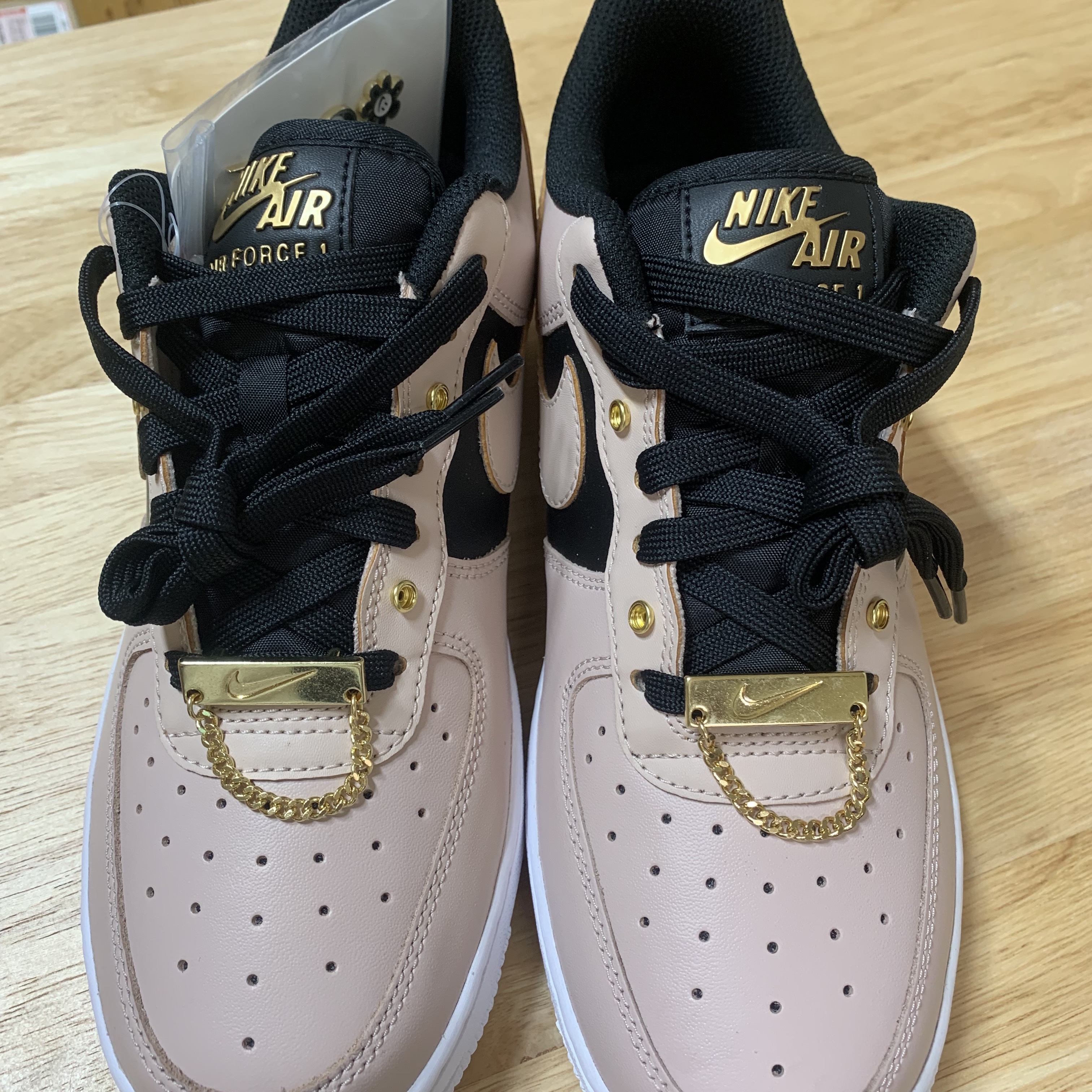 Nike Air Force 1 '07 PRM Touch Of Gold 착용 스타일 - 2