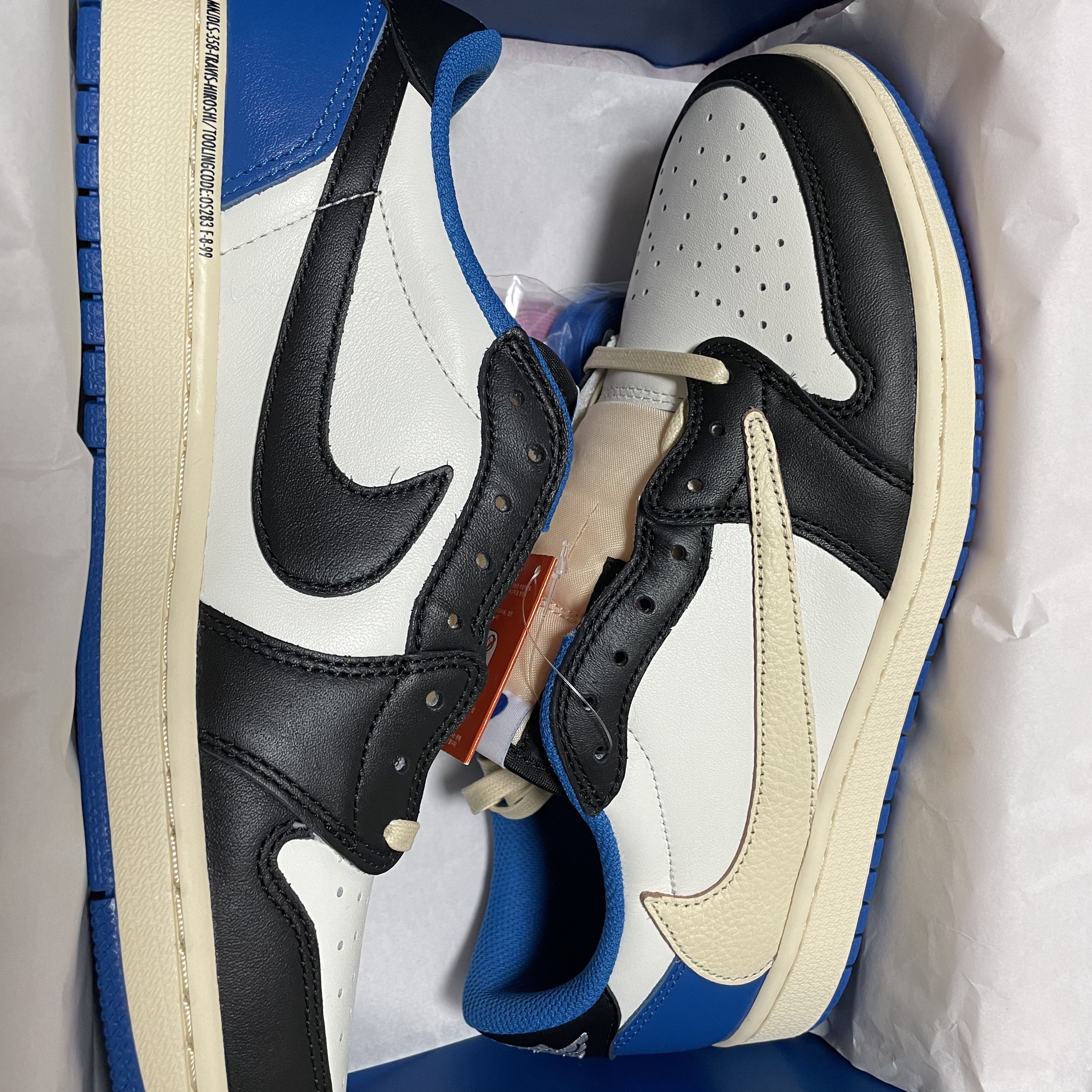 Jordan 1 x Travis Scott x Fragment Retro Low OG SP Military Blue 착용 스타일 - 1