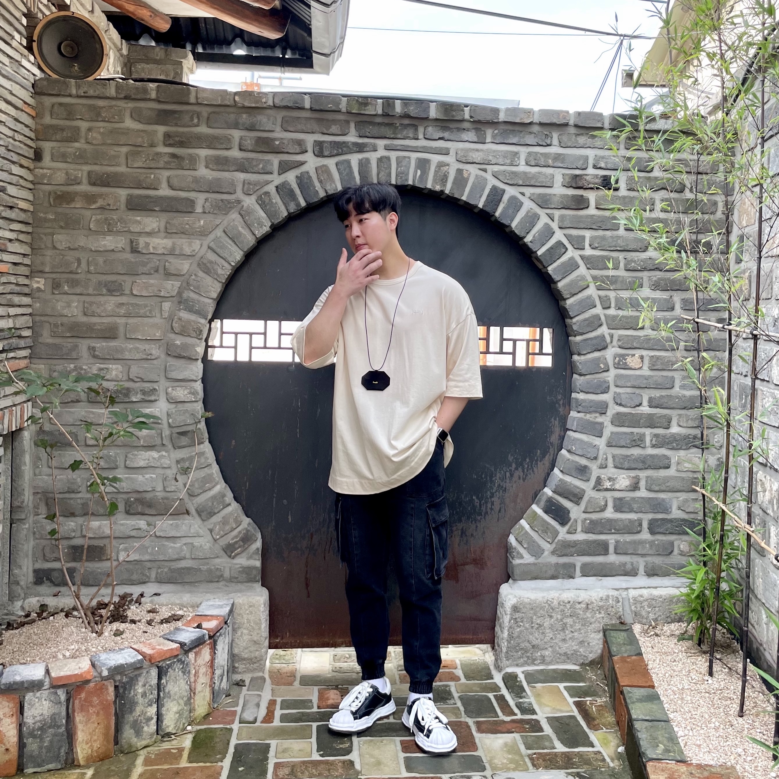 Maison Mihara Yasuhiro Blakey OG Sole Leather Low-top Sneakers Black 착용 스타일 - 1
