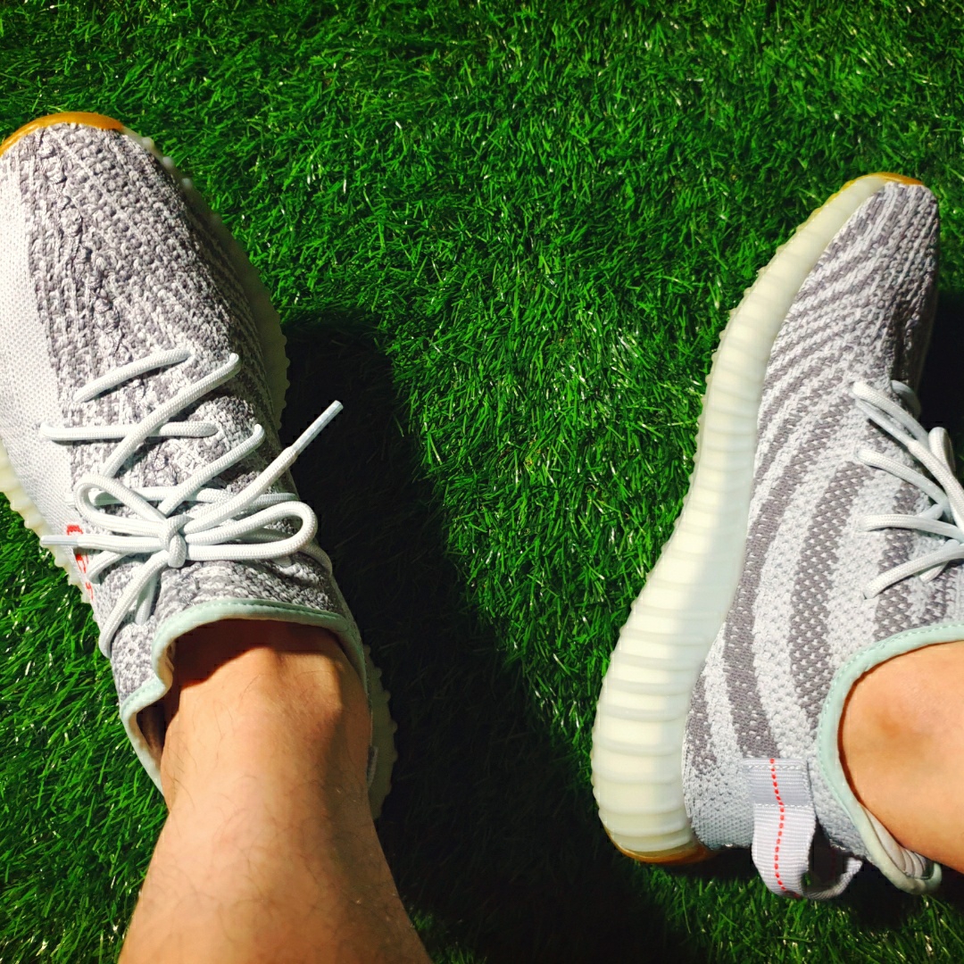 Adidas Yeezy Boost 350 V2 Blue Tint 2017 착용 스타일 - 5