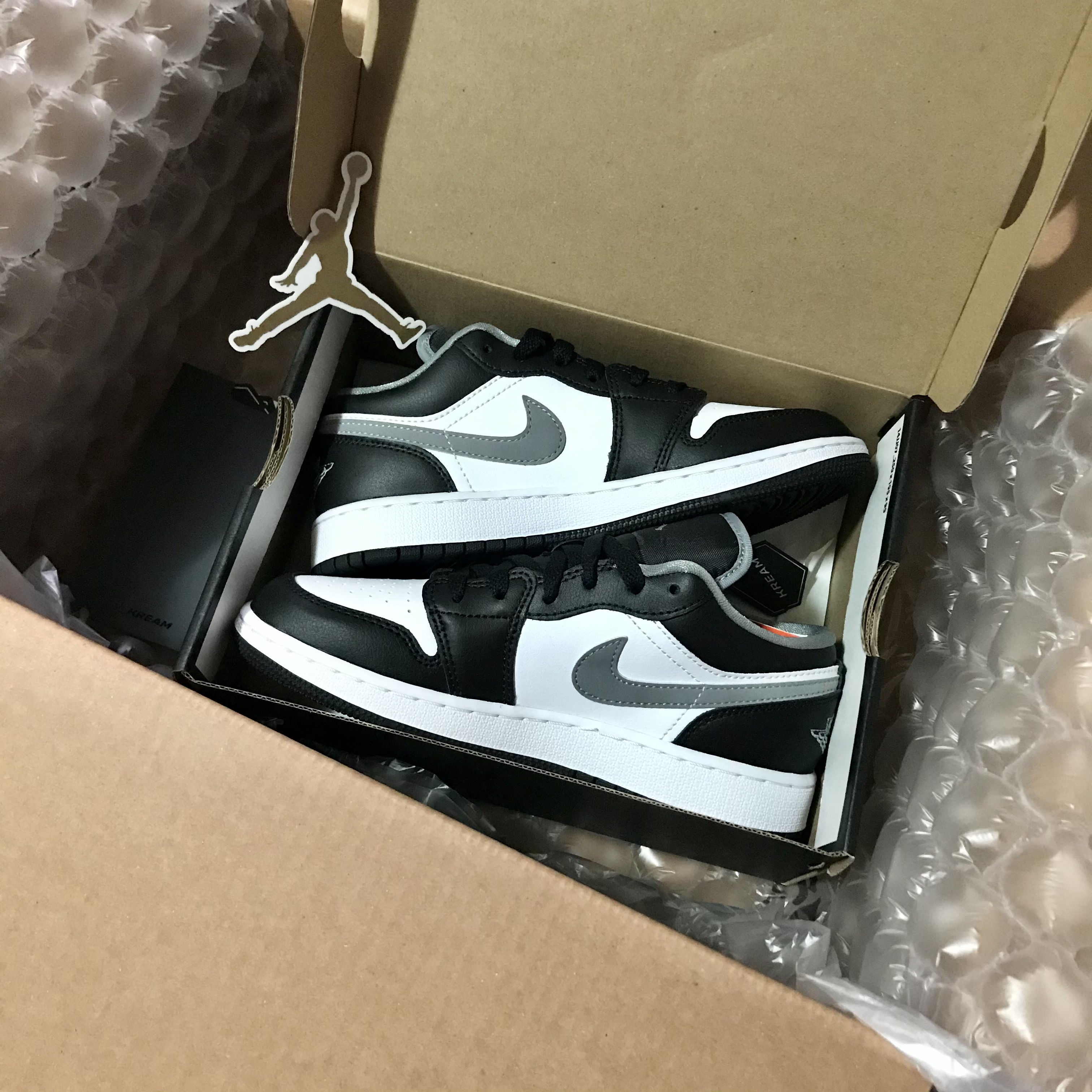 (GS) Jordan 1 Low Black Particle Grey 착용 스타일 - 1