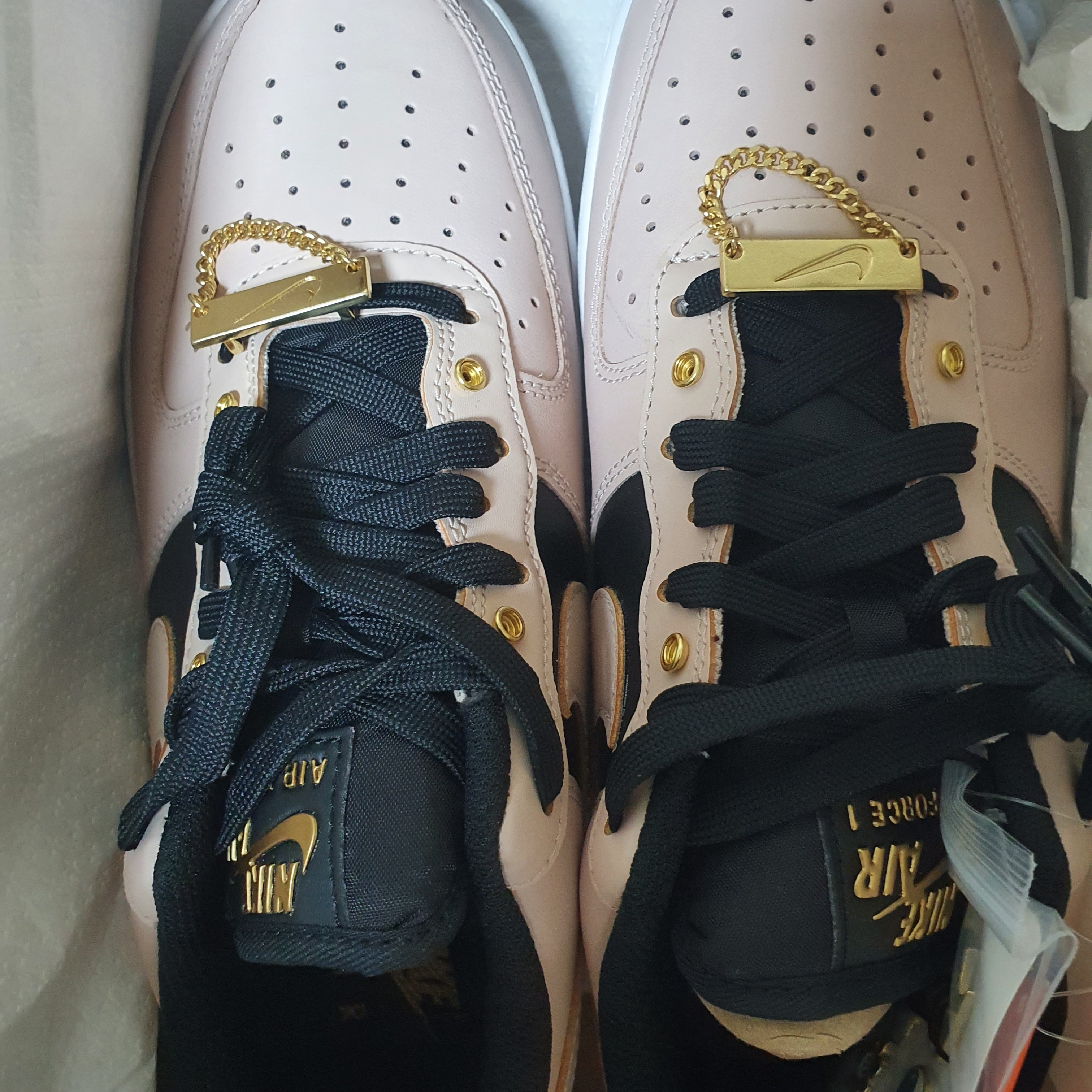 Nike Air Force 1 '07 PRM Touch Of Gold 착용 스타일