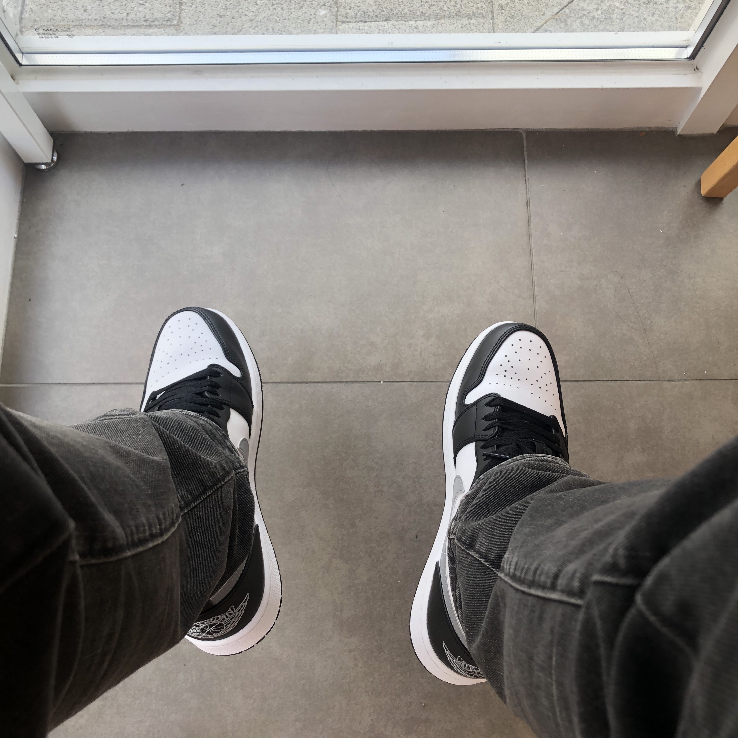 Jordan 1 Low Black Particle Grey 착용 스타일