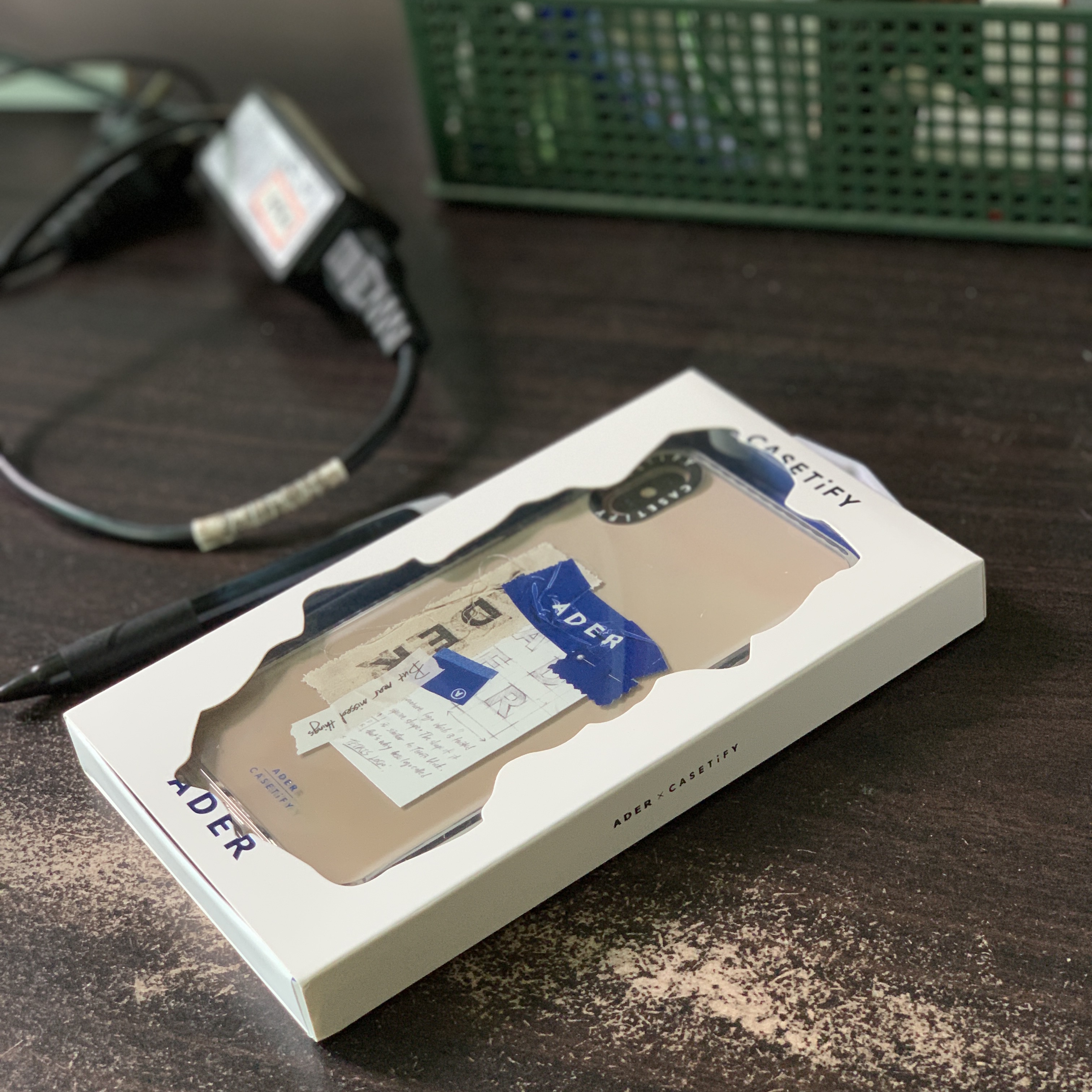 Casetify x Ader Error Sketch Impact iPhone Case 착용 스타일 - 2