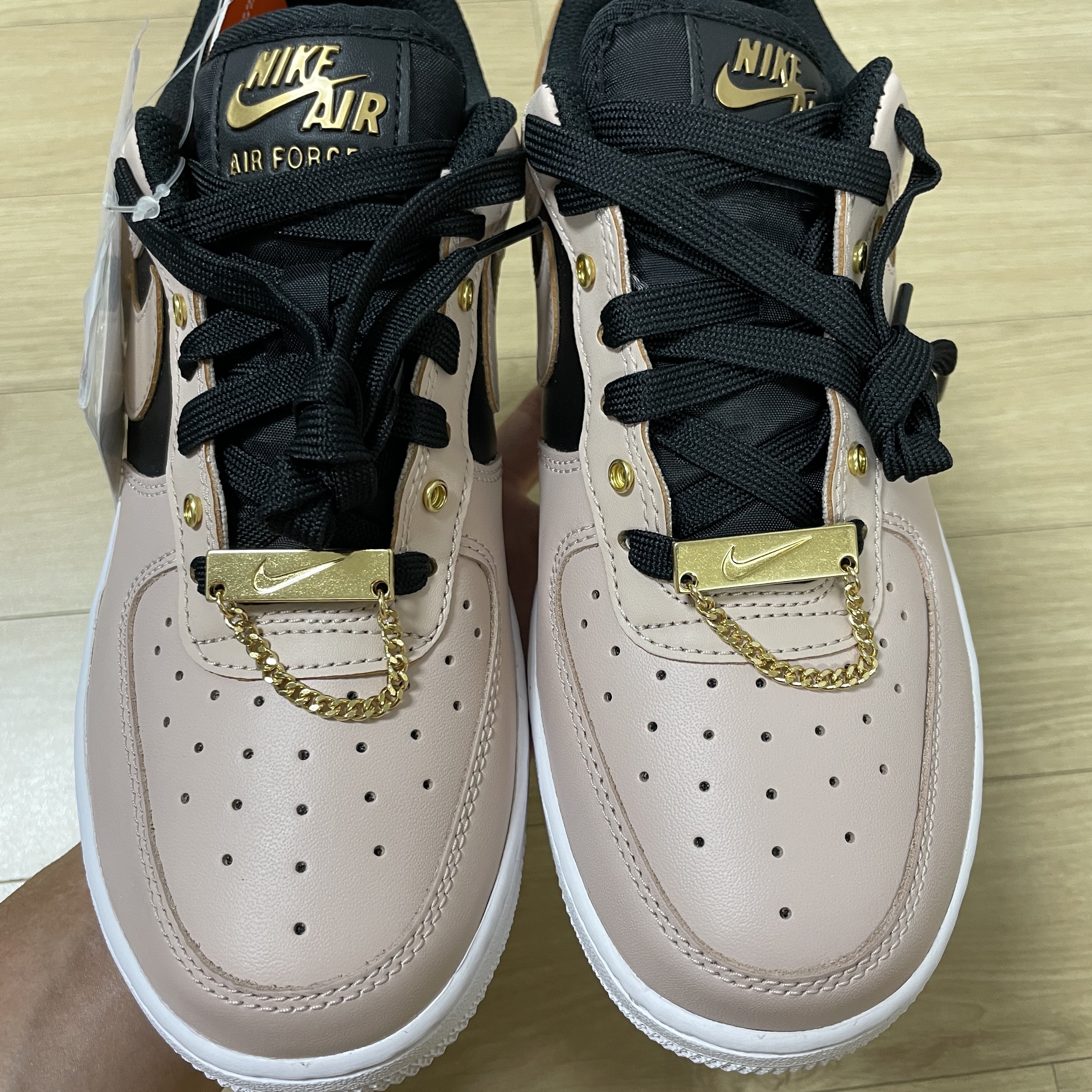 Nike Air Force 1 '07 PRM Touch Of Gold 착용 스타일 - 5