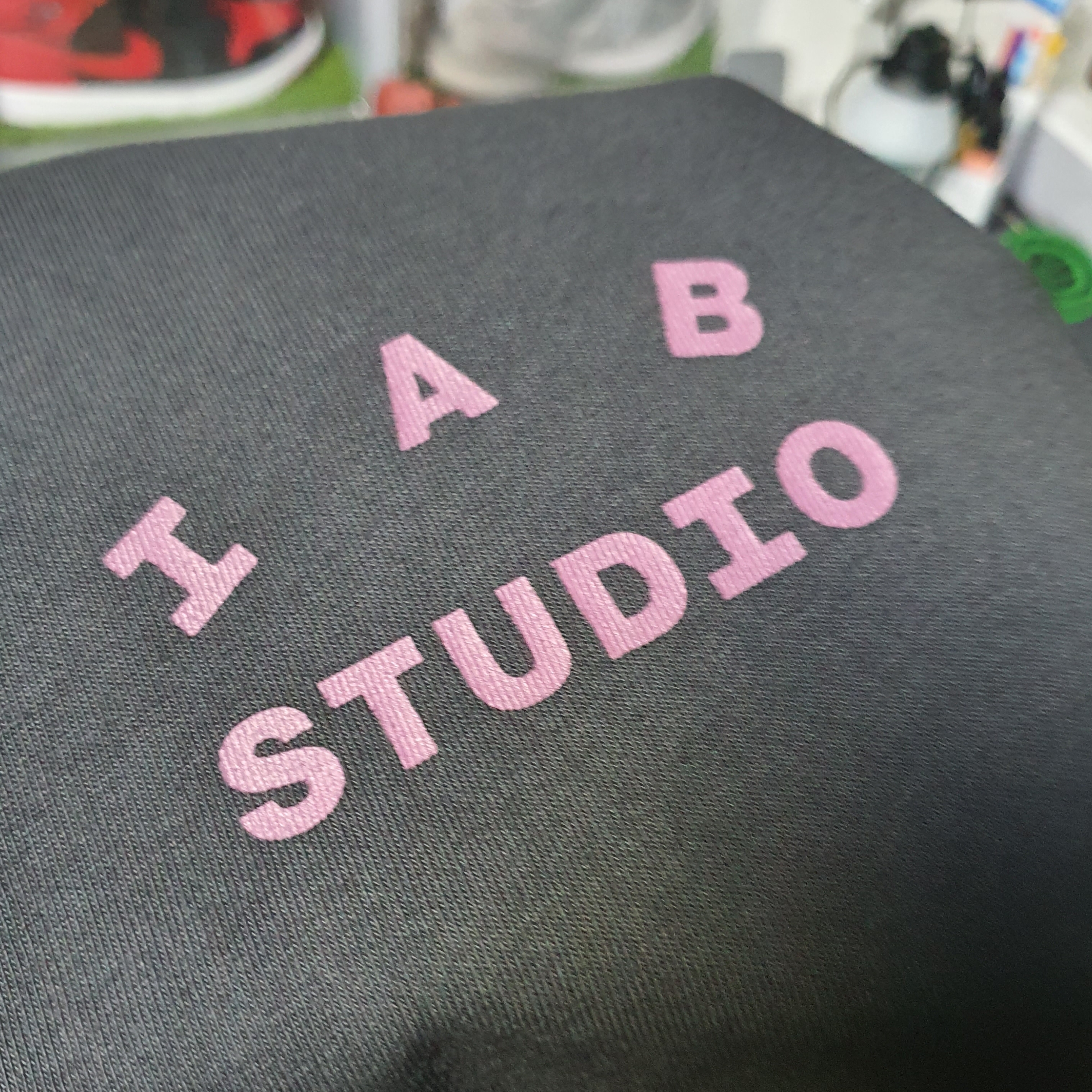 IAB Studio Pigment T-Shirt Magenta 착용 스타일 - 1