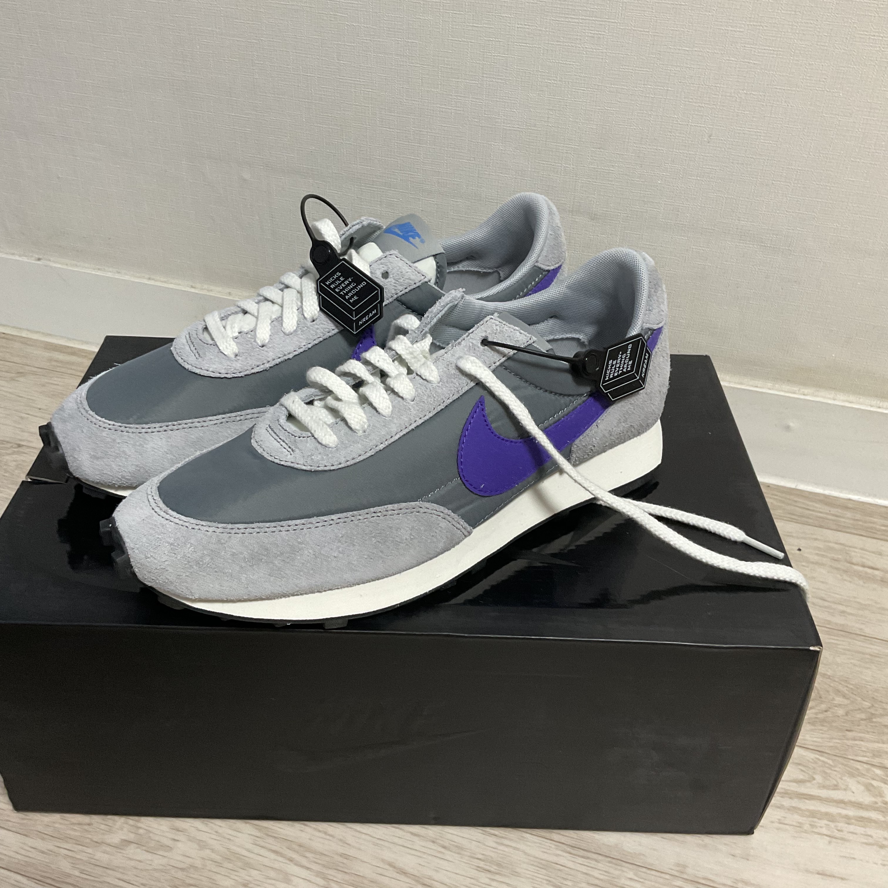Nike Daybreak SP Cool Grey Hyper Grape 착용 스타일 - 1