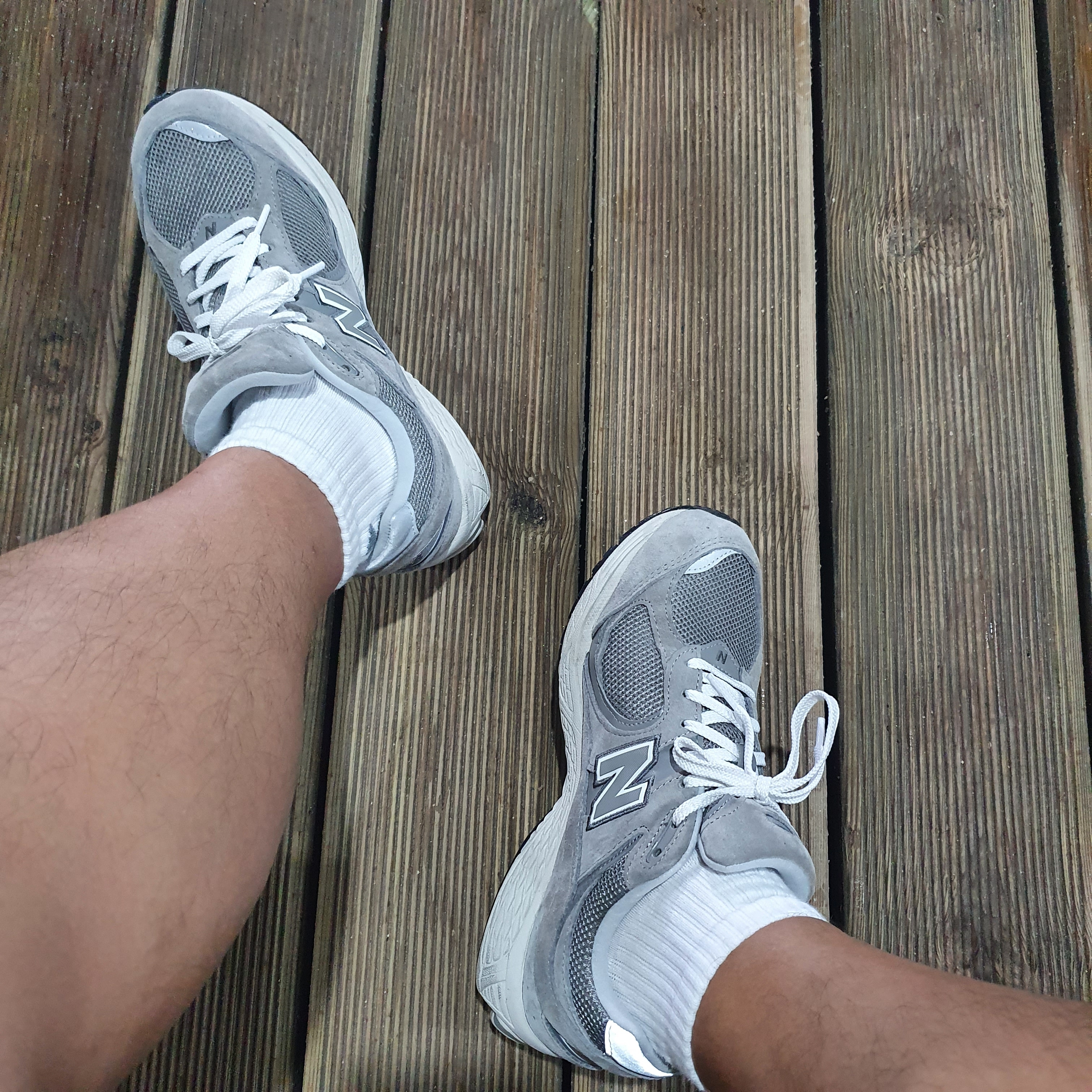 New Balance 2002R Grey 착용 스타일