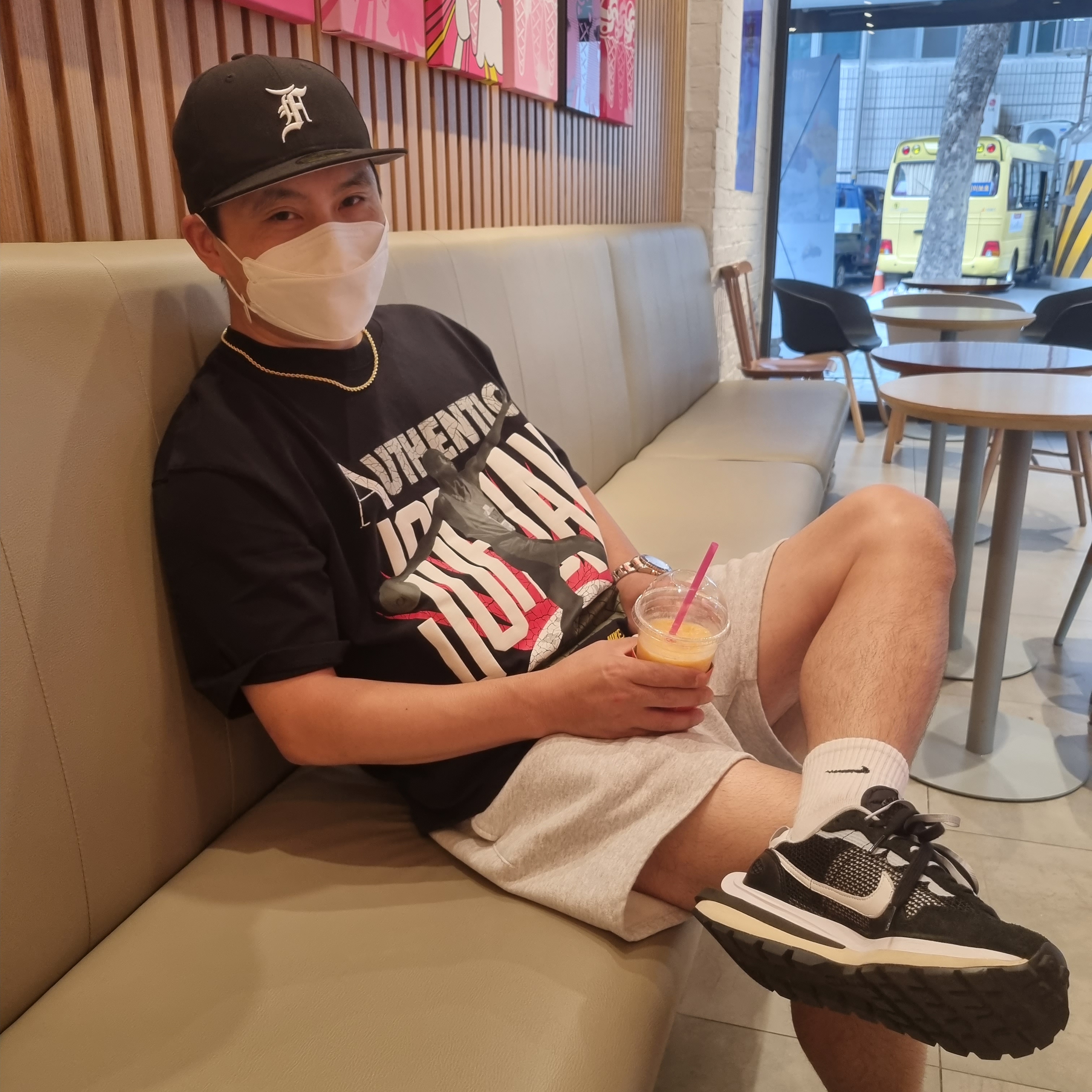 Nike x Sacai VaporWaffle Black White, Essentials Fleece Shorts Oatmeal Heather - 20FW 착용 스타일