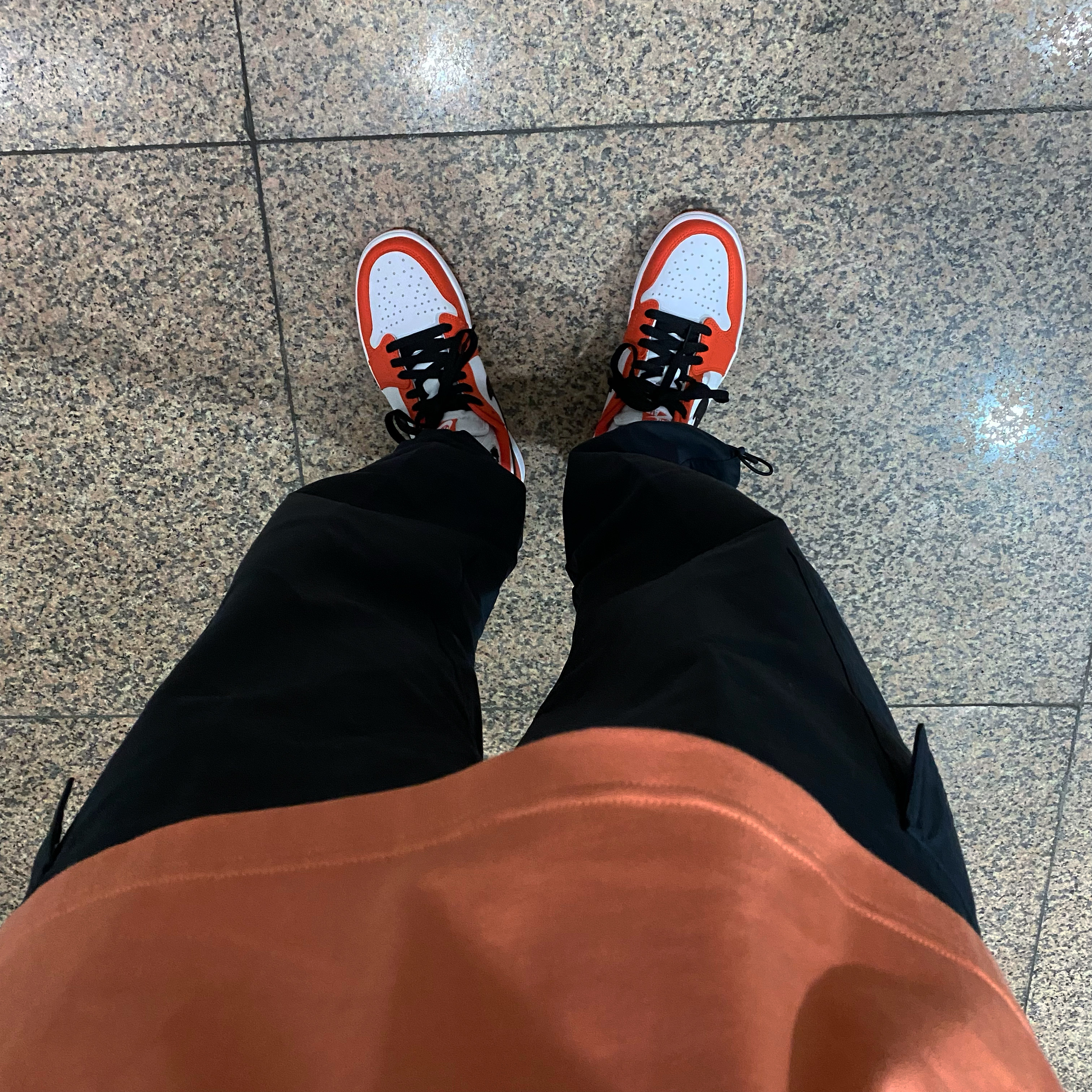 Jordan 1 Low OG Starfish, Nike NRG Solo Swoosh T-Shirt Healing Orange - US/EU 착용 스타일
