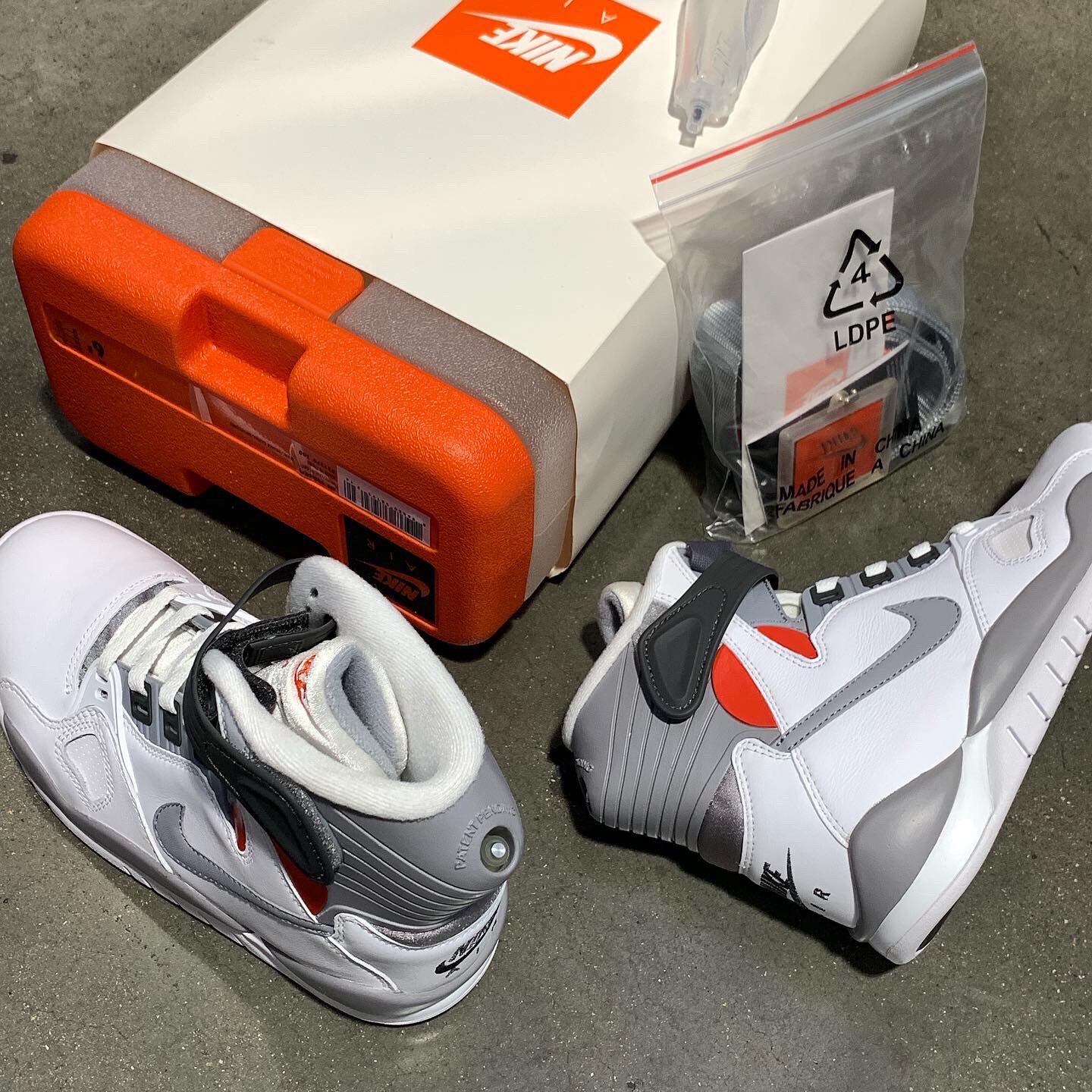 Nike Air Pressure Retro White Cement Grey 2016 착용 스타일 - 3